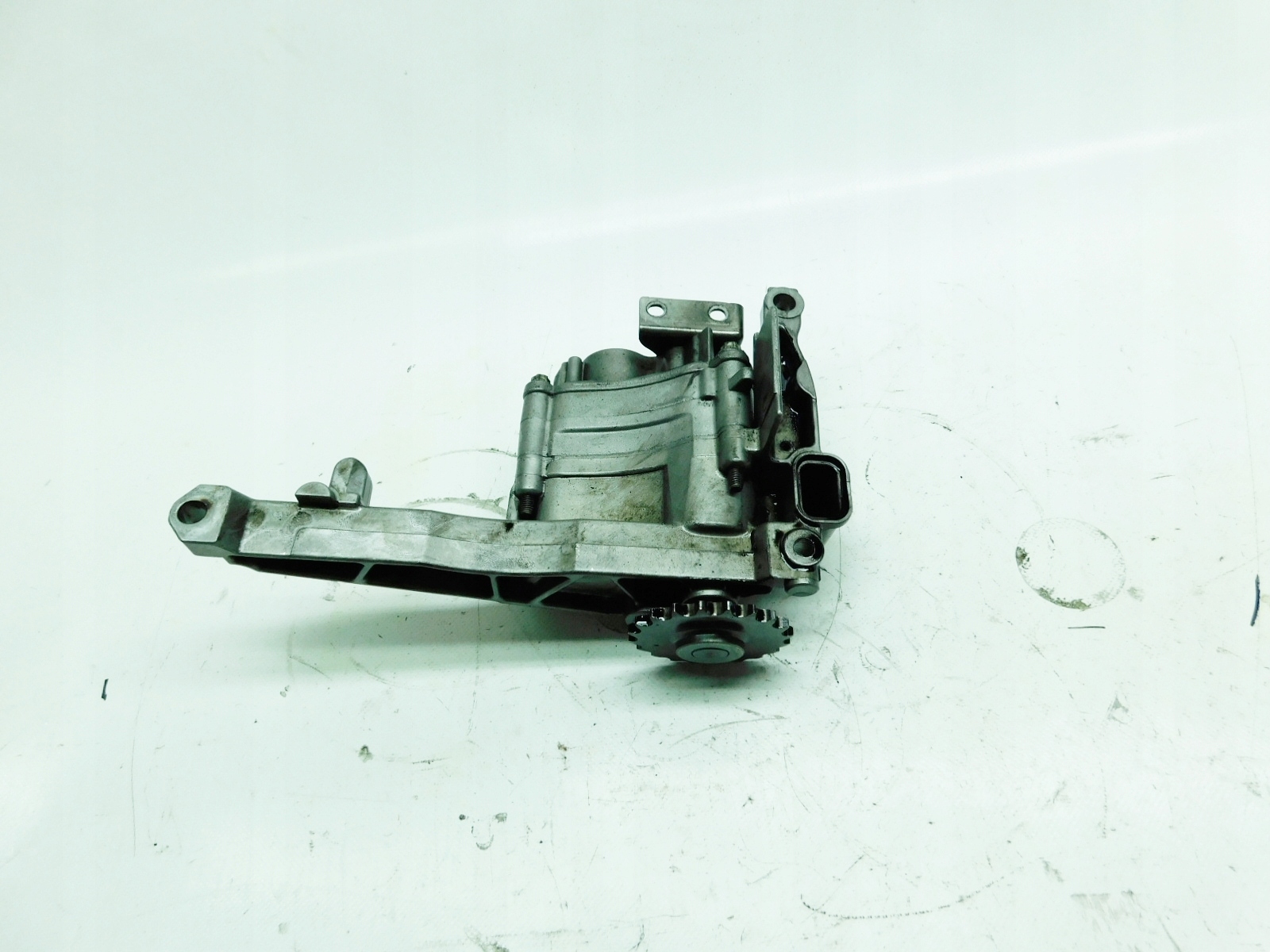 6421810901 - Масляный насос MERCEDES C E S R ML GL 3.0 V6 CDI 642