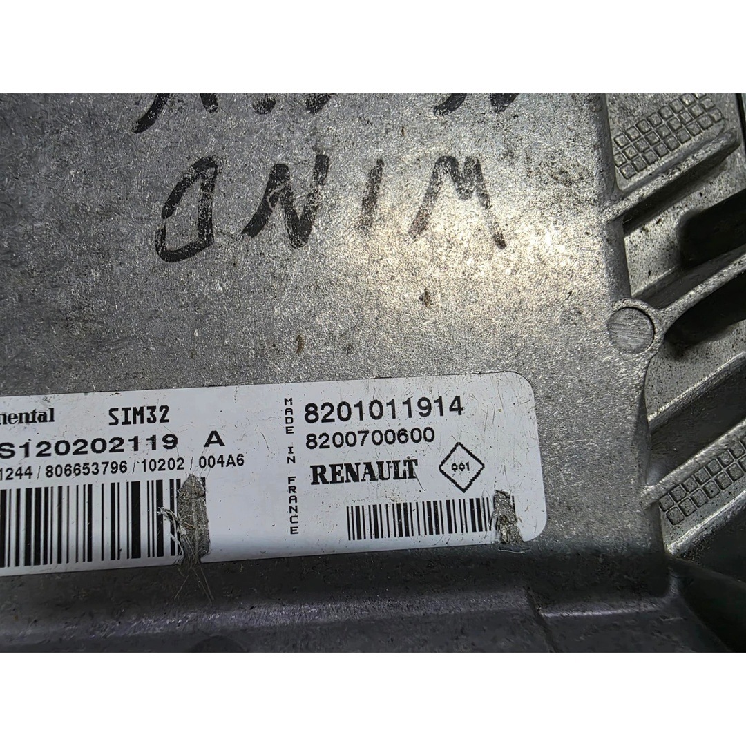 control unit computer of the engine RENAULT CLIO III WIND 1.6 16V 8201011914