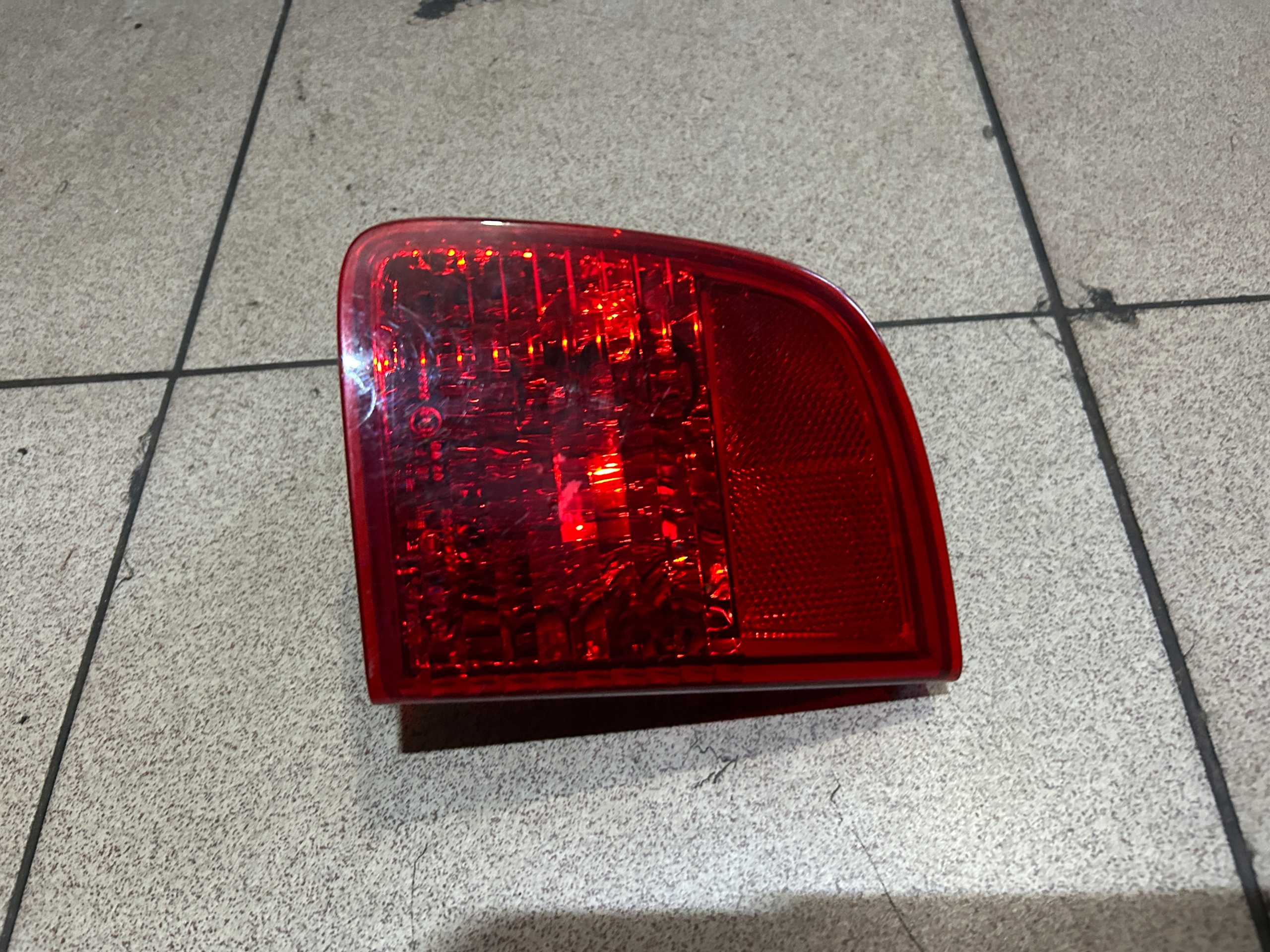 LAMPA PRAWY TYŁ LAND CRUISER 200