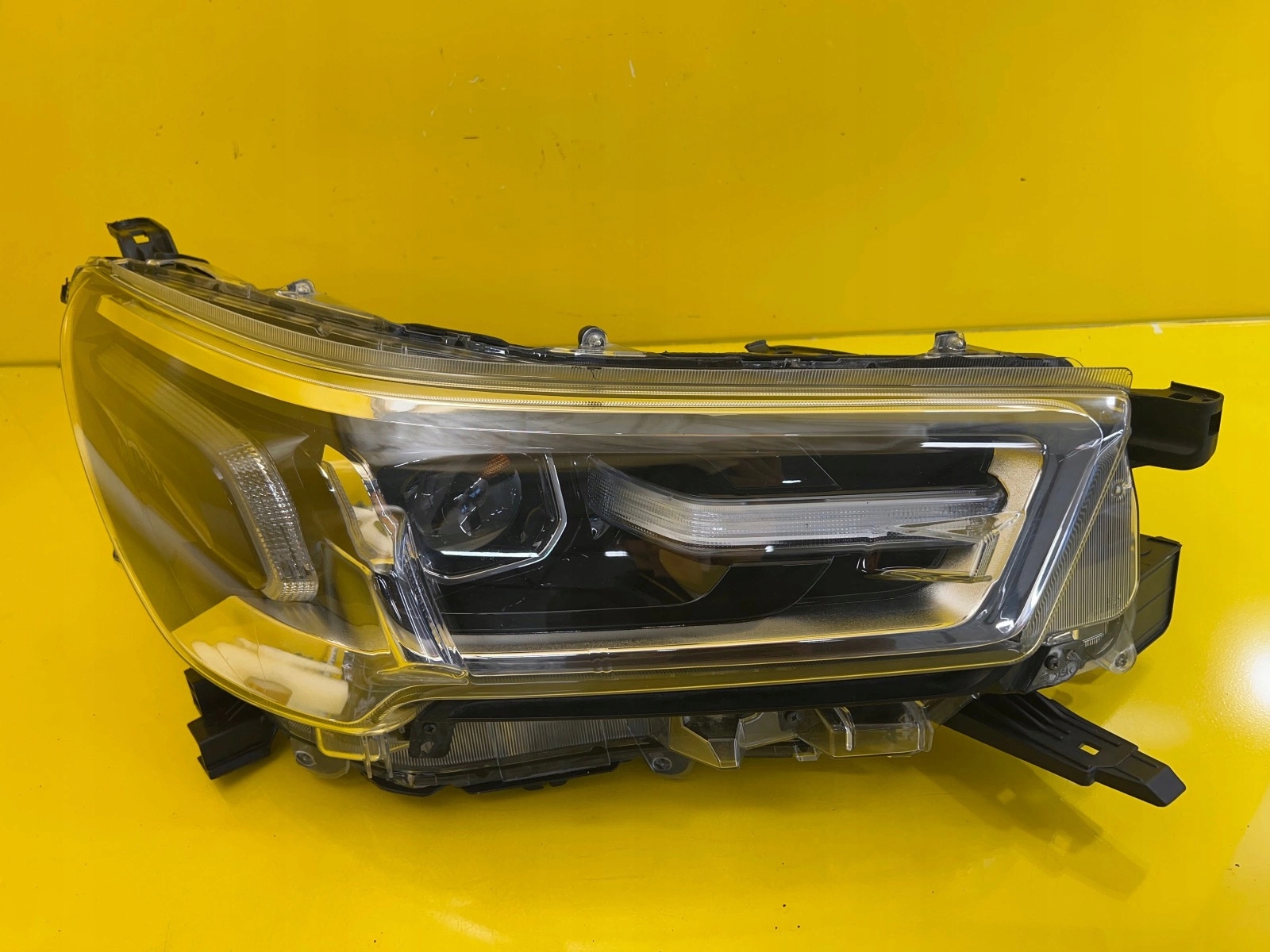light right Toyota Hilux VIII 8 Lift Full Led