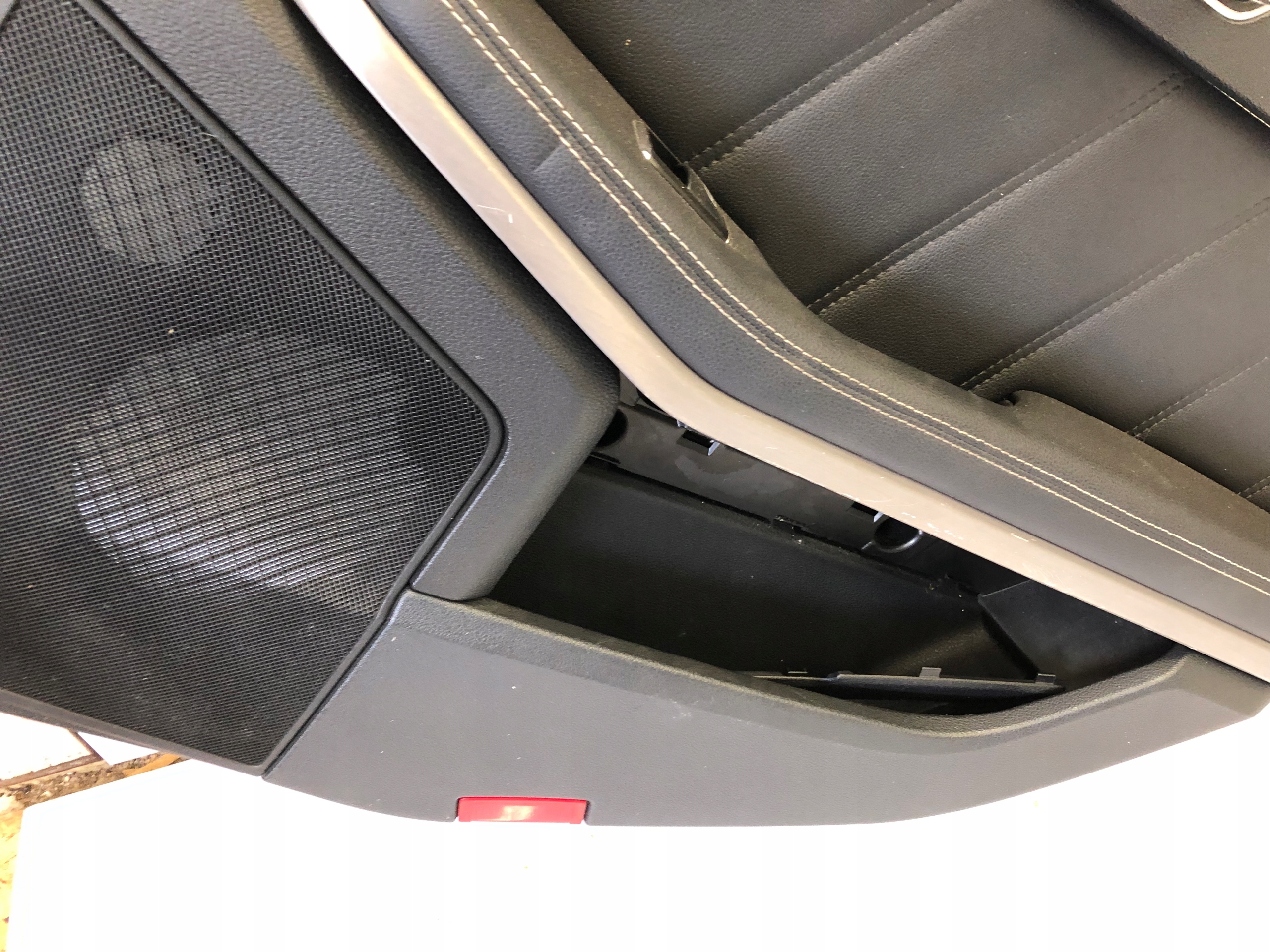 MERCEDES E W212 sedan side door right rear part