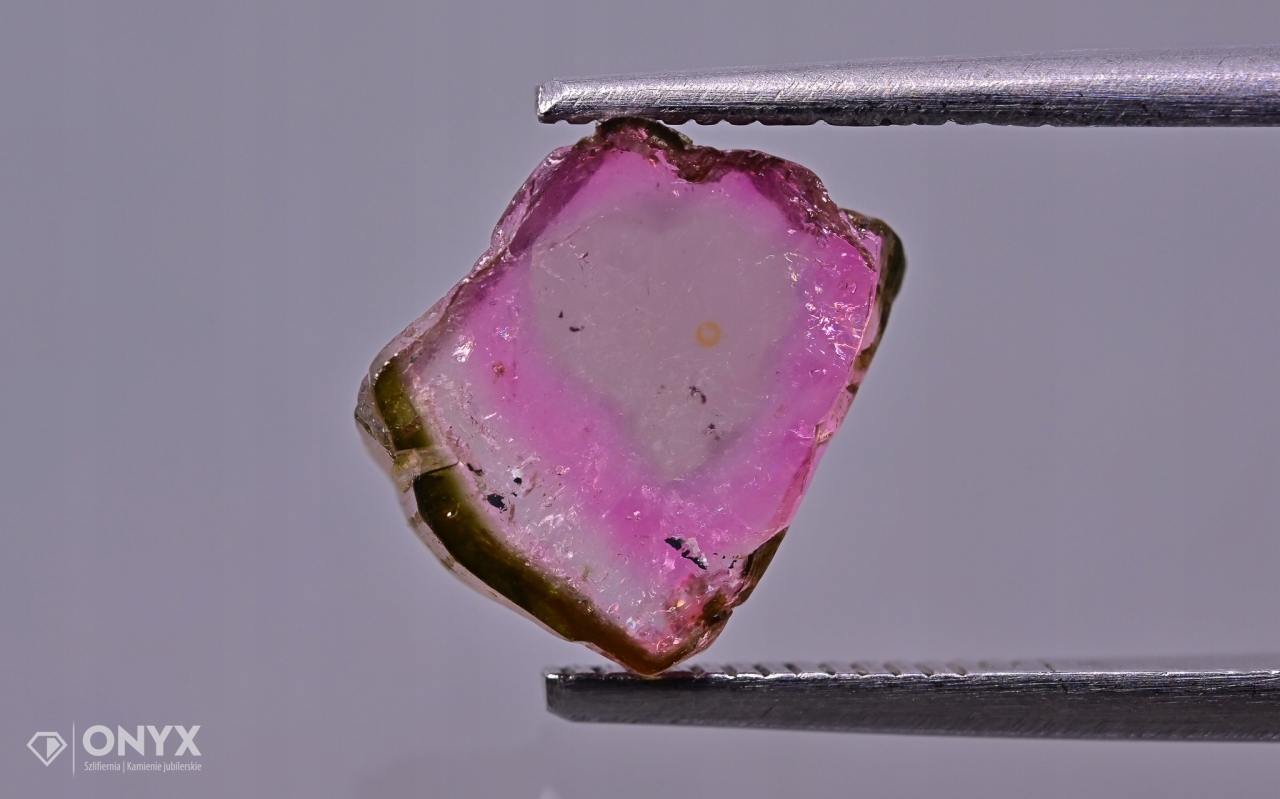 Turmalín deska nepravidelná 10,5x8,5 mm