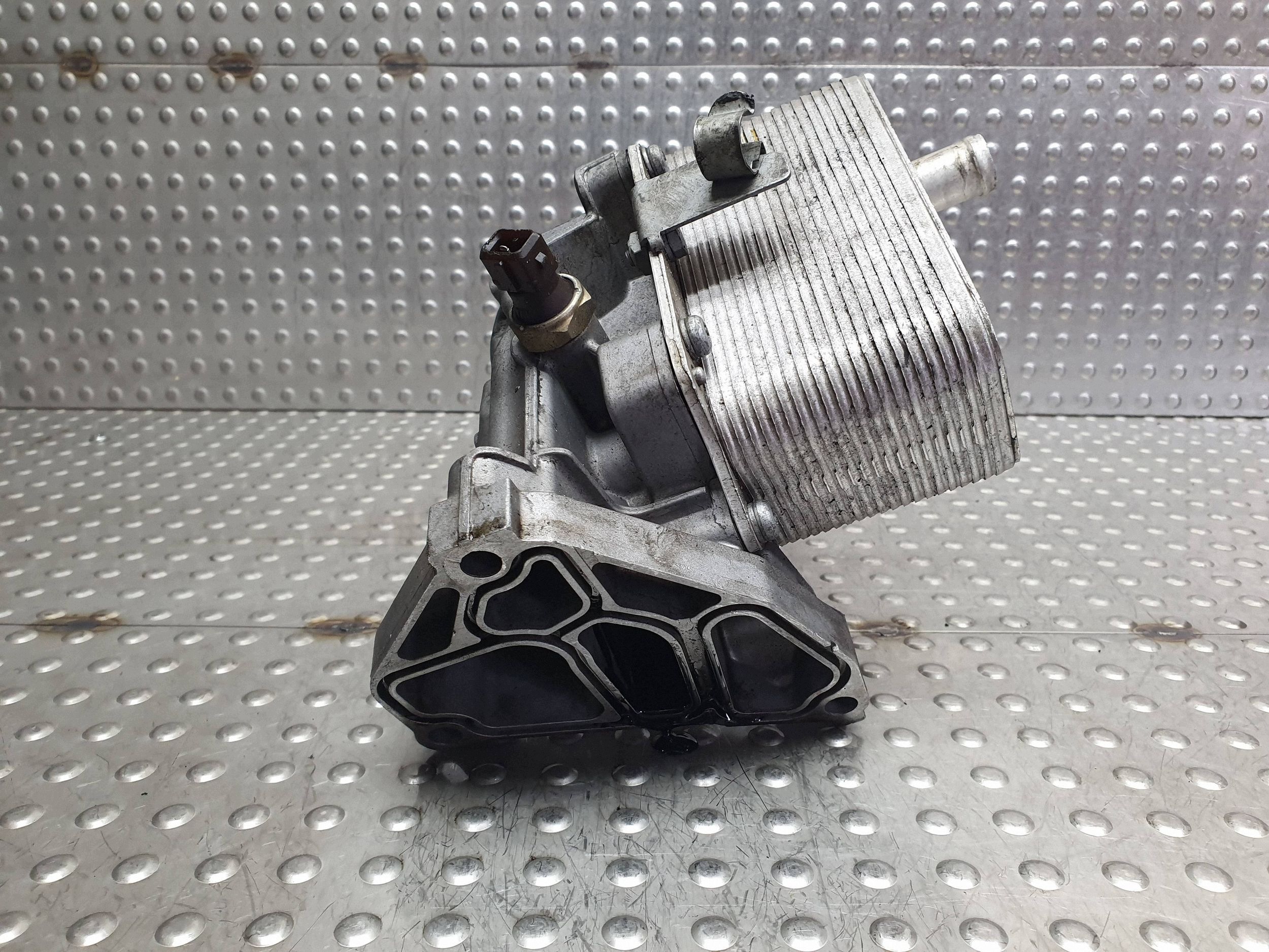 cover of a filter, oil 7788453 BMW E91 E90 E60 E61 X5 E70 E53 E65 3.0 D M57