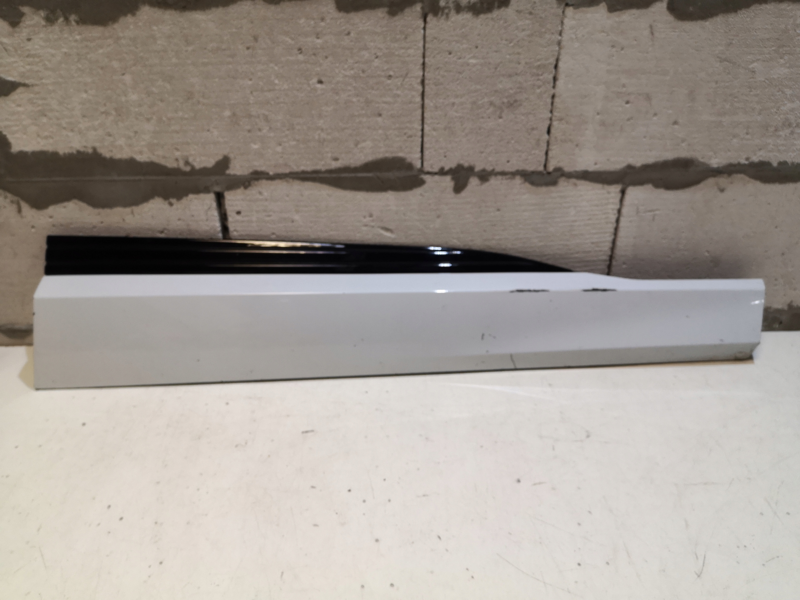 LISTWA DRZWI PRAWY PRZÓD AUDI E-TRON ETRON