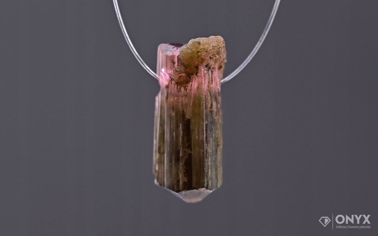 Turmalín provrtaný přírodní křišťál 13x6,5 mm