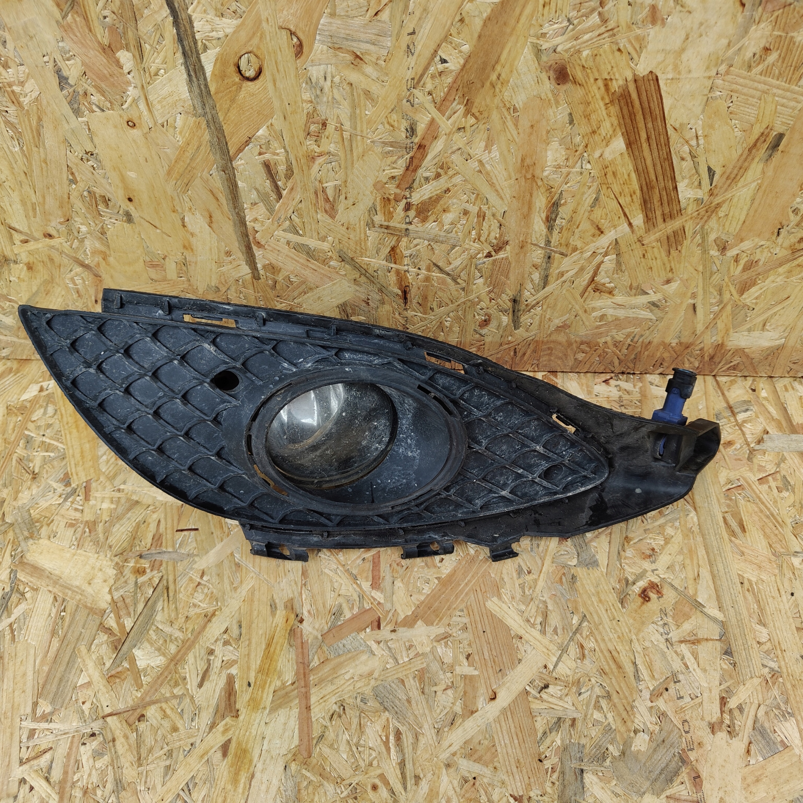 grid of a bumper front left MERCEDES A KLASA A176