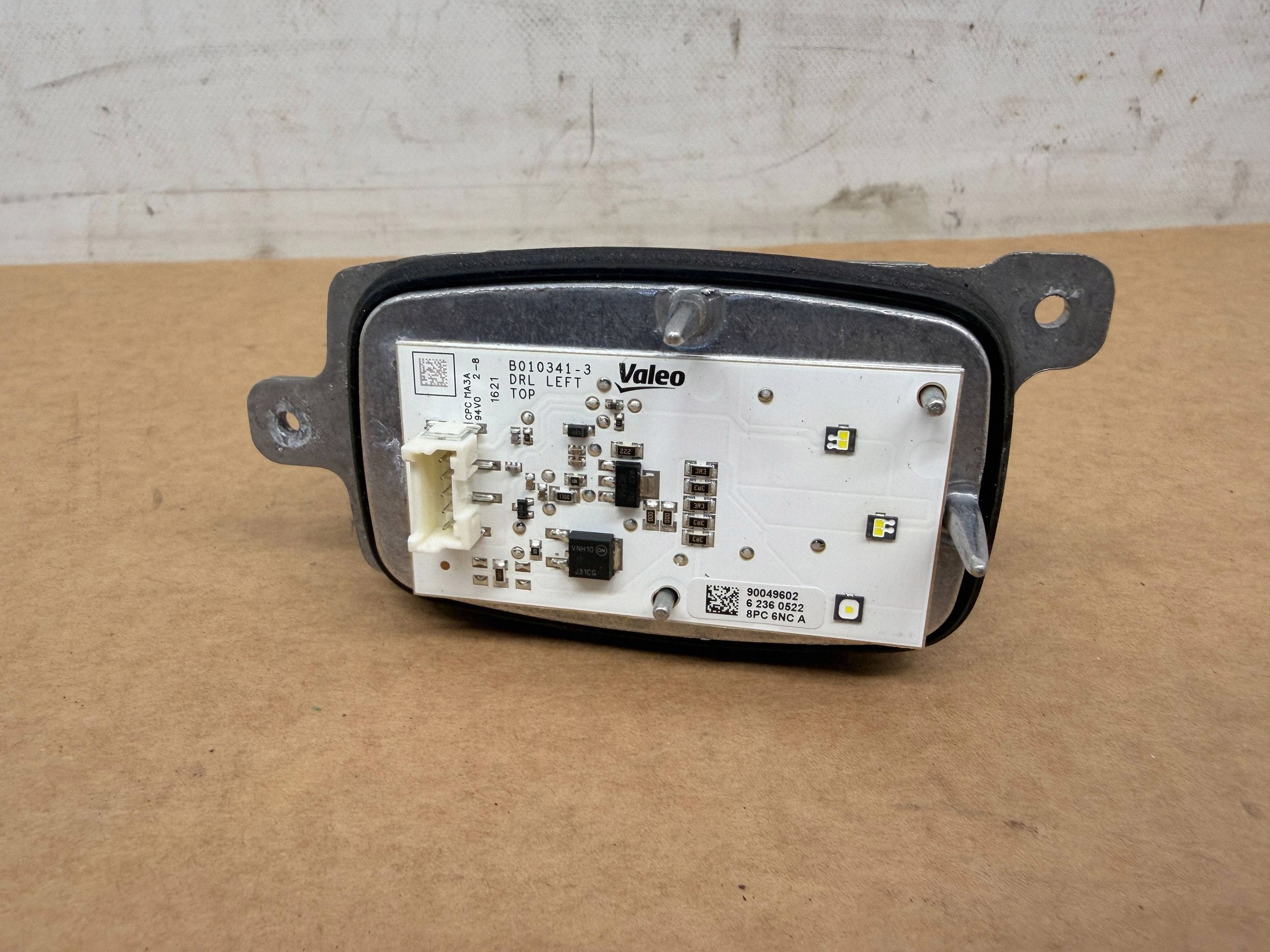 Renault Megane IV control unit LED left 90049602