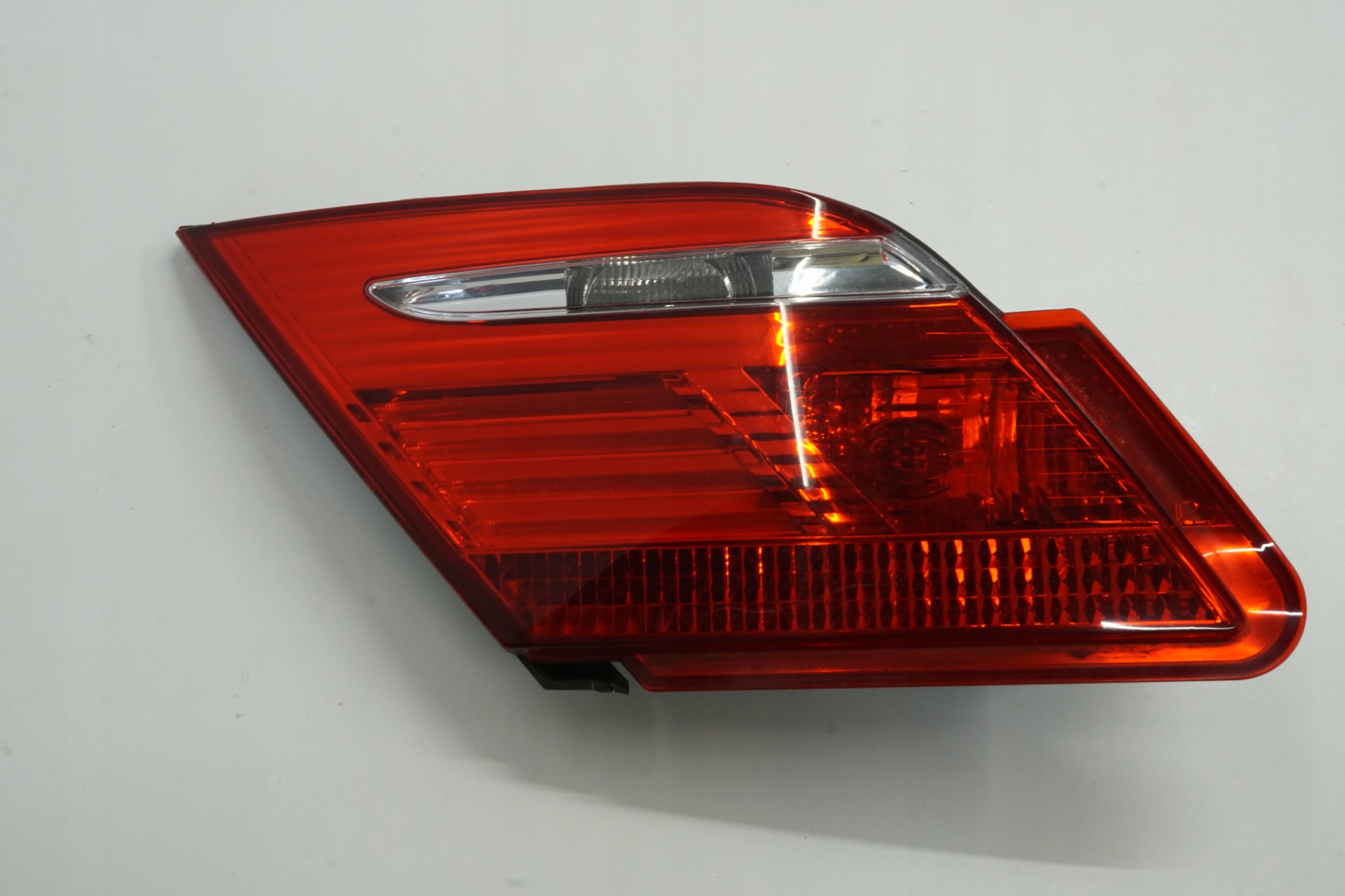 BMW 7 E66 LCI LAMPA LEWY TYŁ W KLAPĘ 6938517