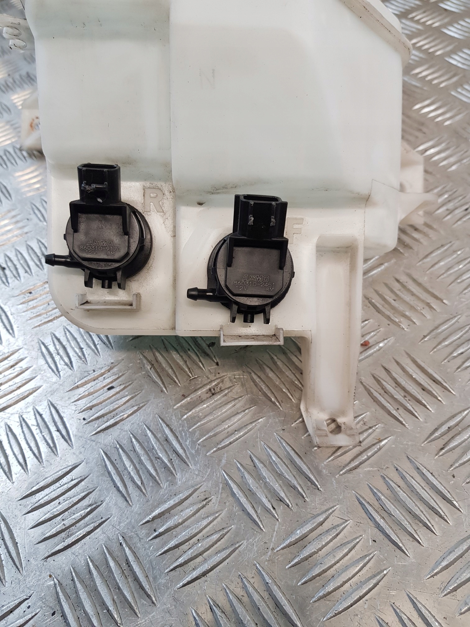 washer fluid tank GS1E67480 + POMPKI MAZDA II GH 11R