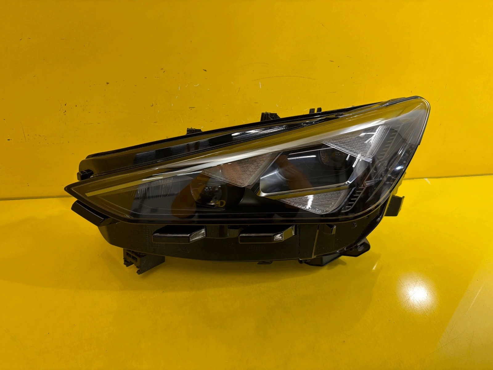 light left front Cupra Tavascan Full Led 11H941035E