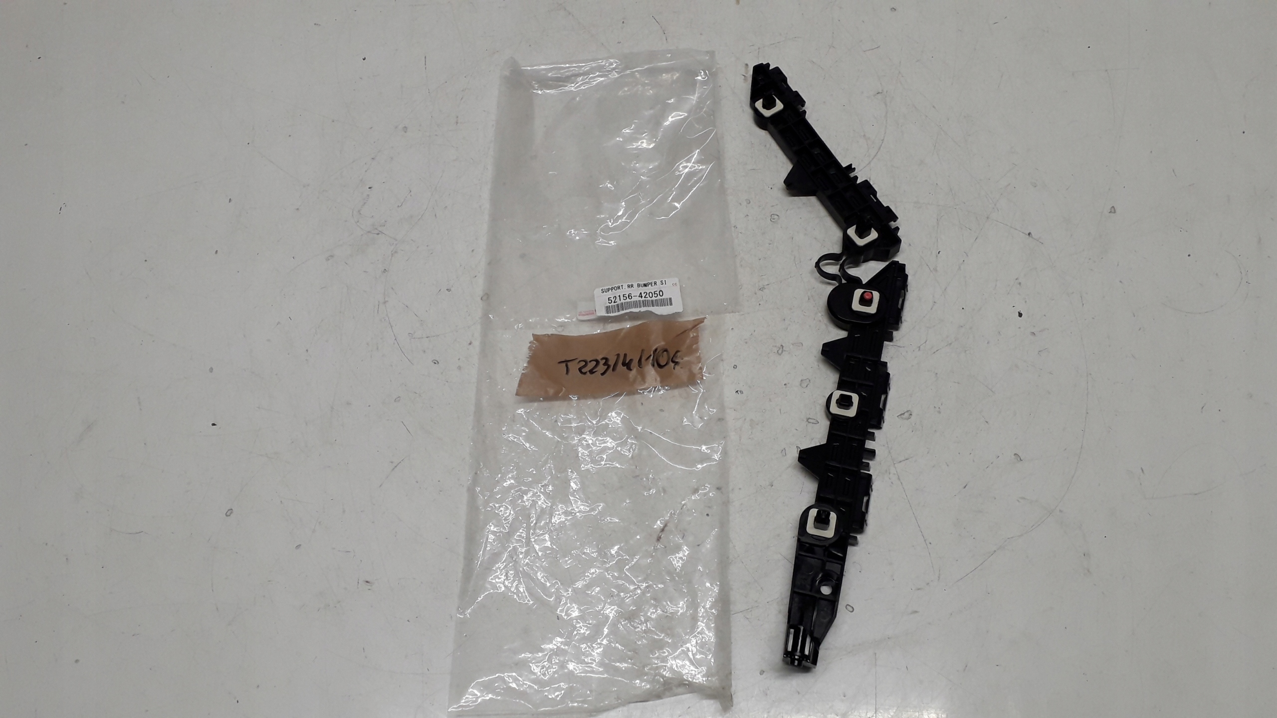 TOYOTA RAV4 V 5 18- ŚLIZG LEWY TYŁ 52156-42050