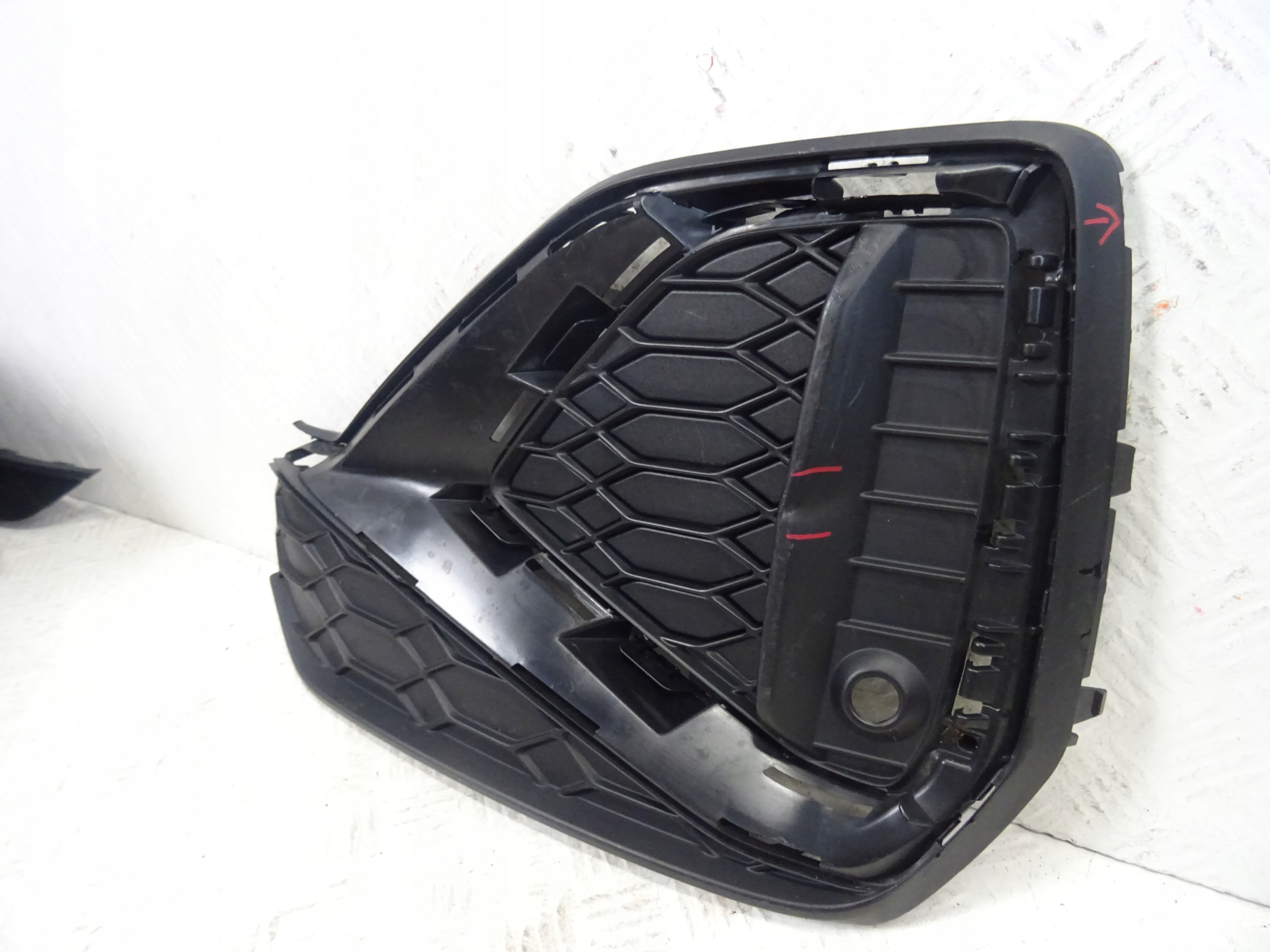 grid of a bumper front front left AUDI Q2 LIFT S-LINE 81A807681Q