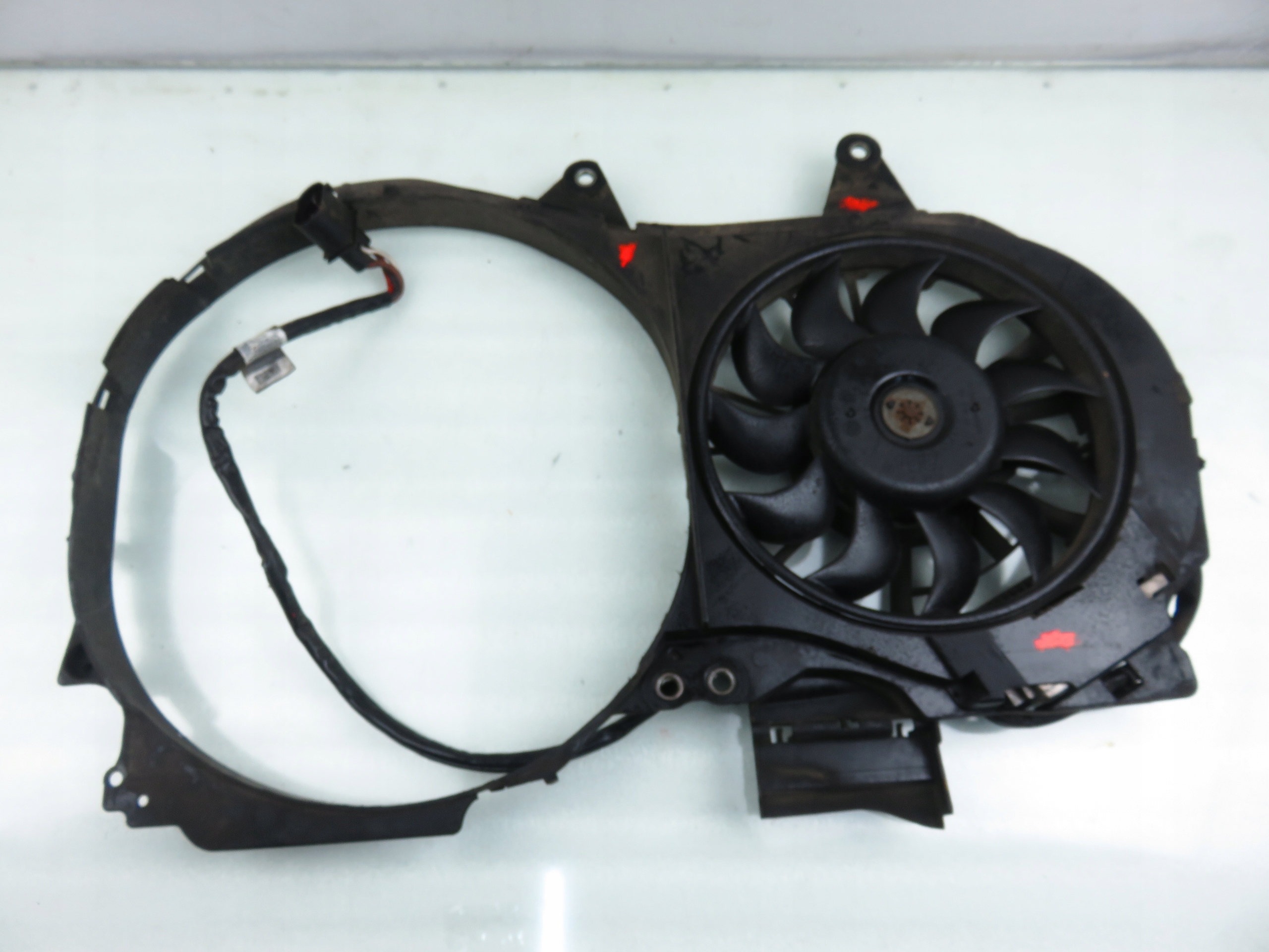 WENTYLATOR CHLODNICY KLIMY AUDI A4 B6 2.5 TDI Producent części Audi OE