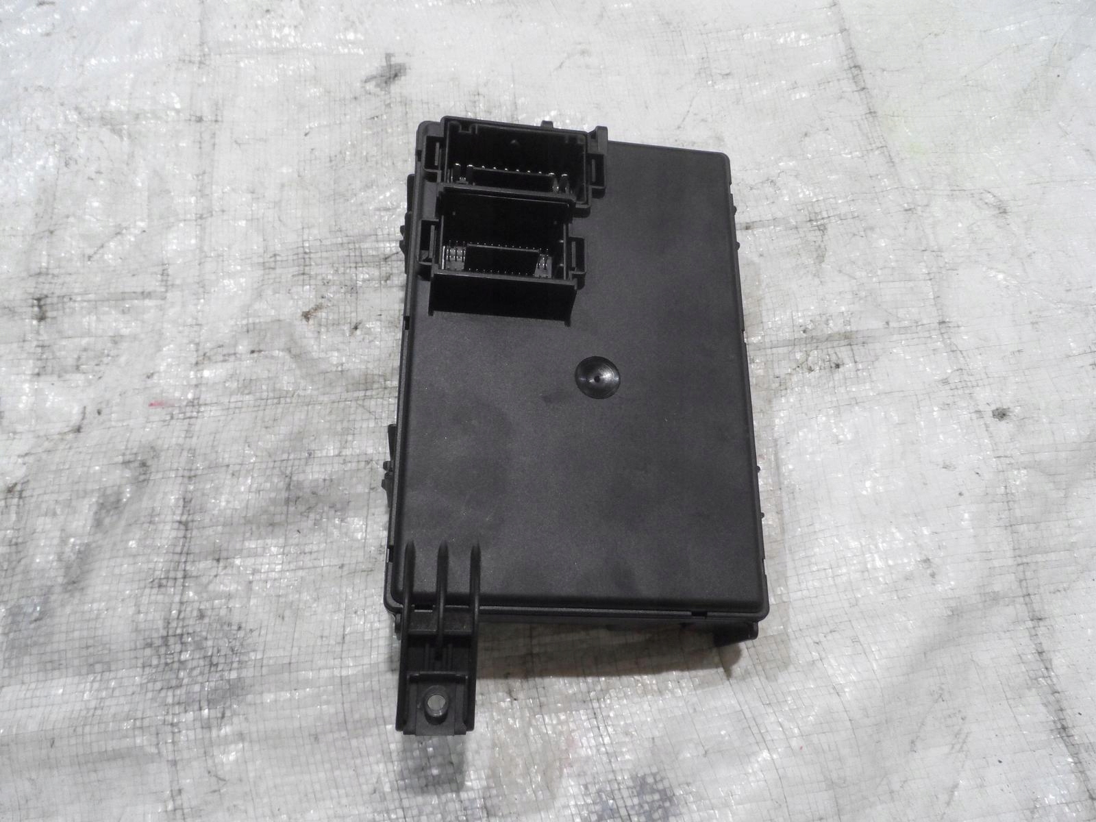 PUSZKA BEZPIECZNIKÓW OPEL CORSA D 13320627 EUROPA Typ samochodu Samochody osobowe