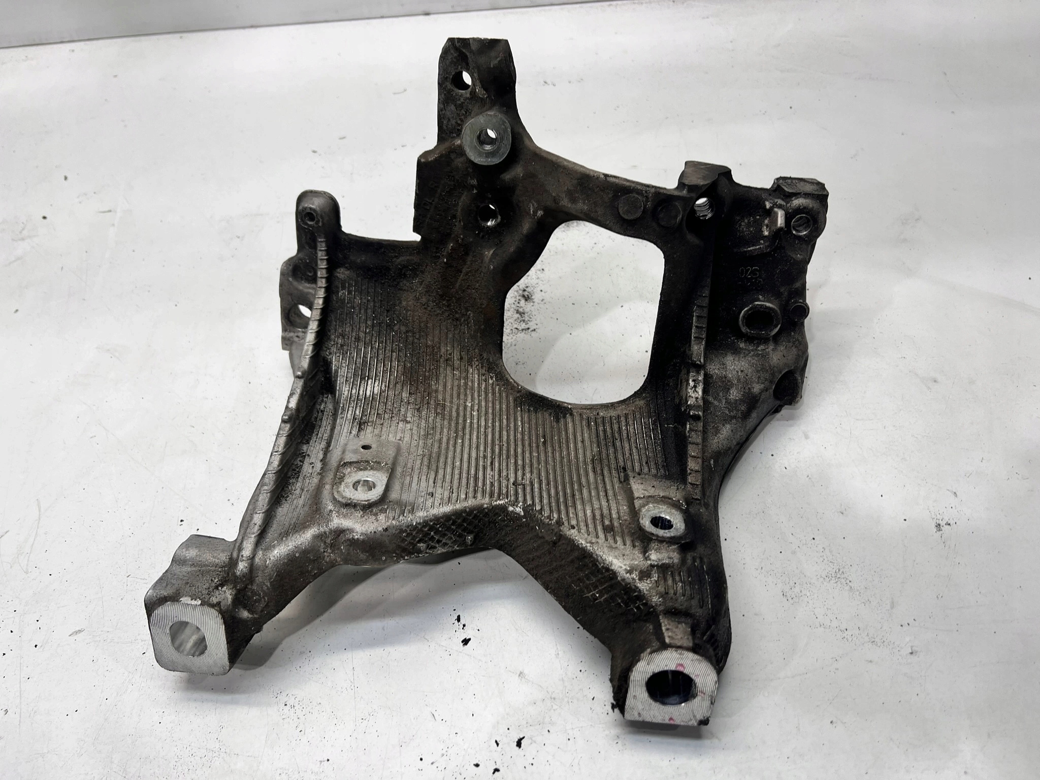 supporto staffa Motore AUDI A4 B9 2.0 TDI 8W0399295E