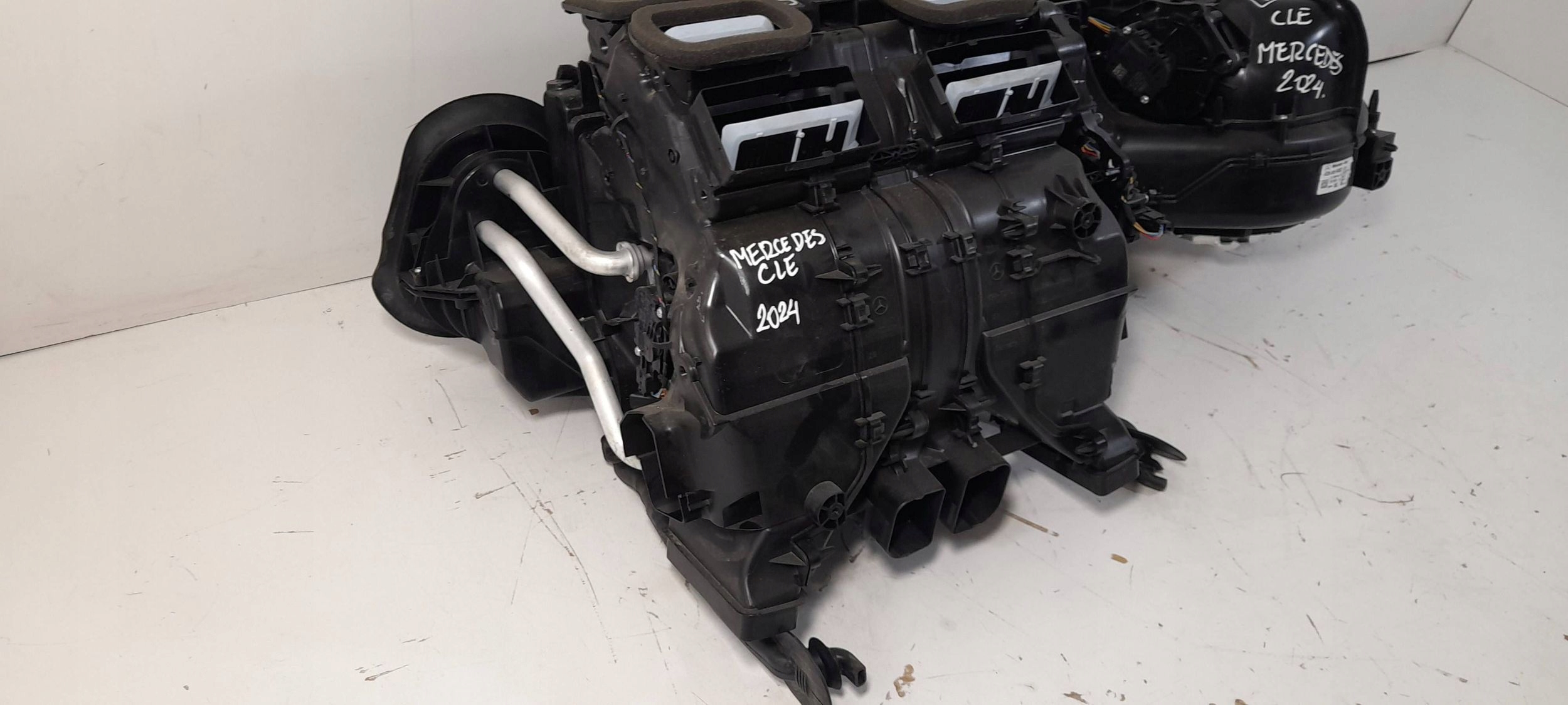 mercedes-benz A236 радиатор отопителя A2368306400
