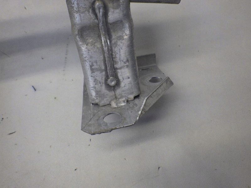 BELKA ZDERZAKA PRZÓD RENAULT CLIO III Jakość części (zgodnie z GVO) O - oryginał z logo producenta pojazdu (OE)