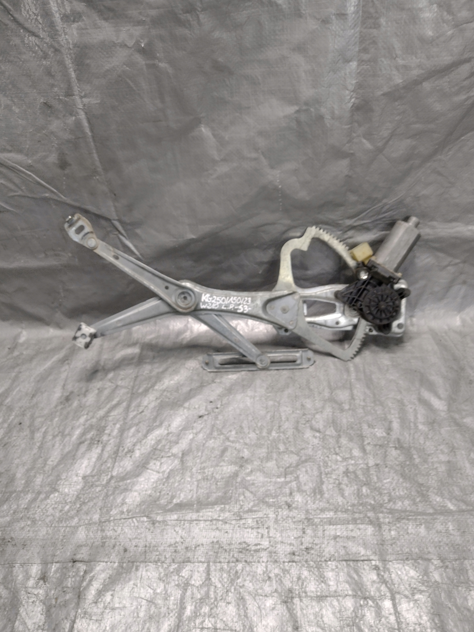 window regulator left front Mercedes W210 OE 0130821708