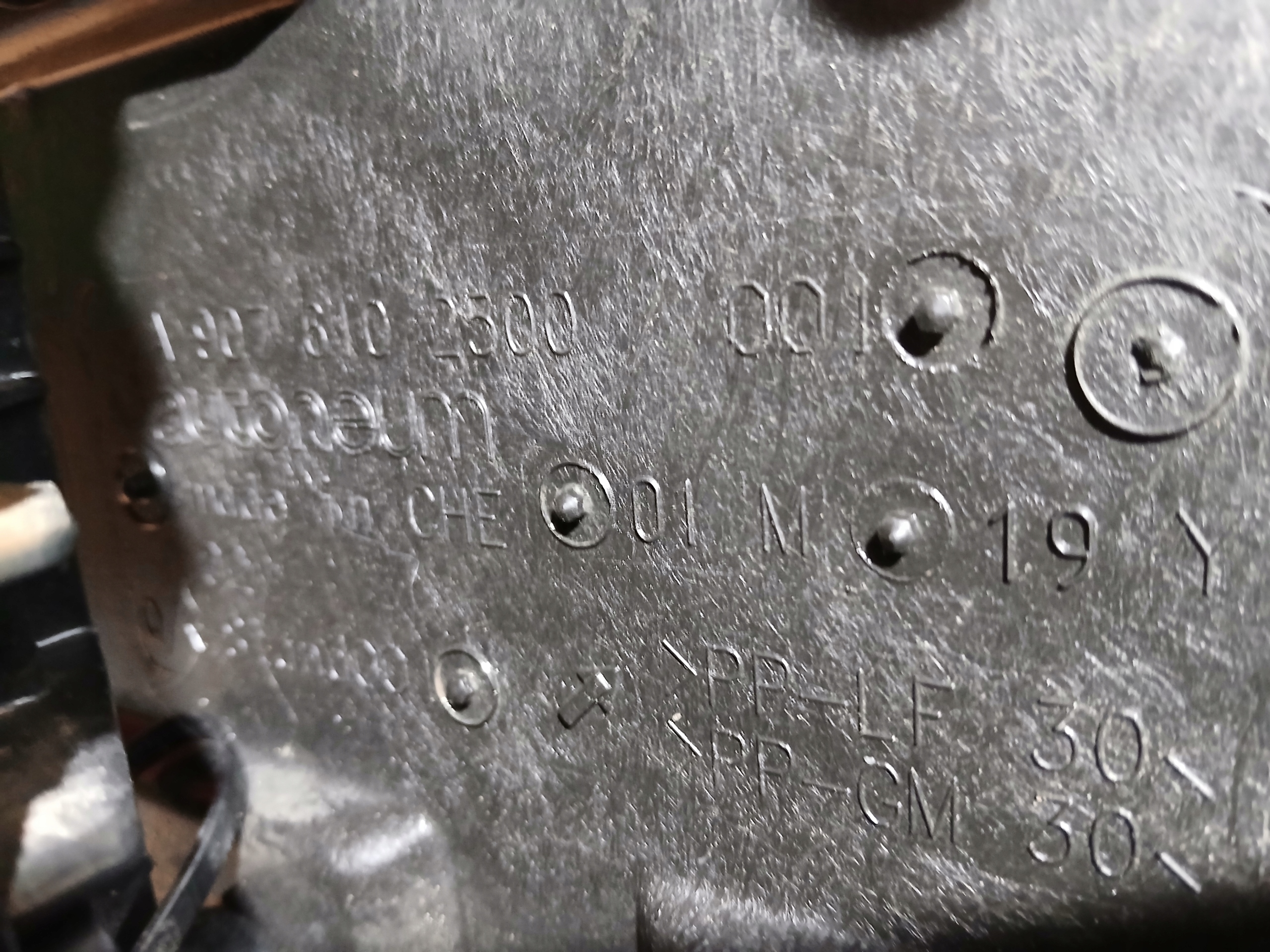 SPRINTER 907 PODSTAWA AKUMULATORA A9076102500 Numer katalogowy części A9076102500