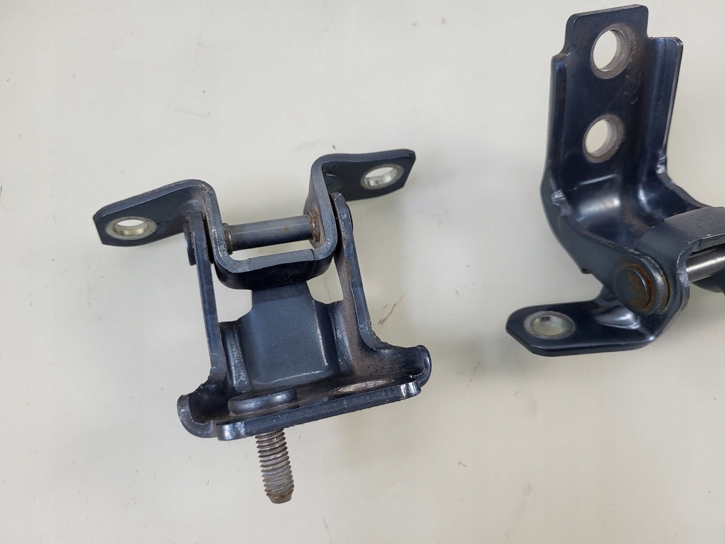 hinges door left rear part left rear. 42B MAZDA CX-5 and KE