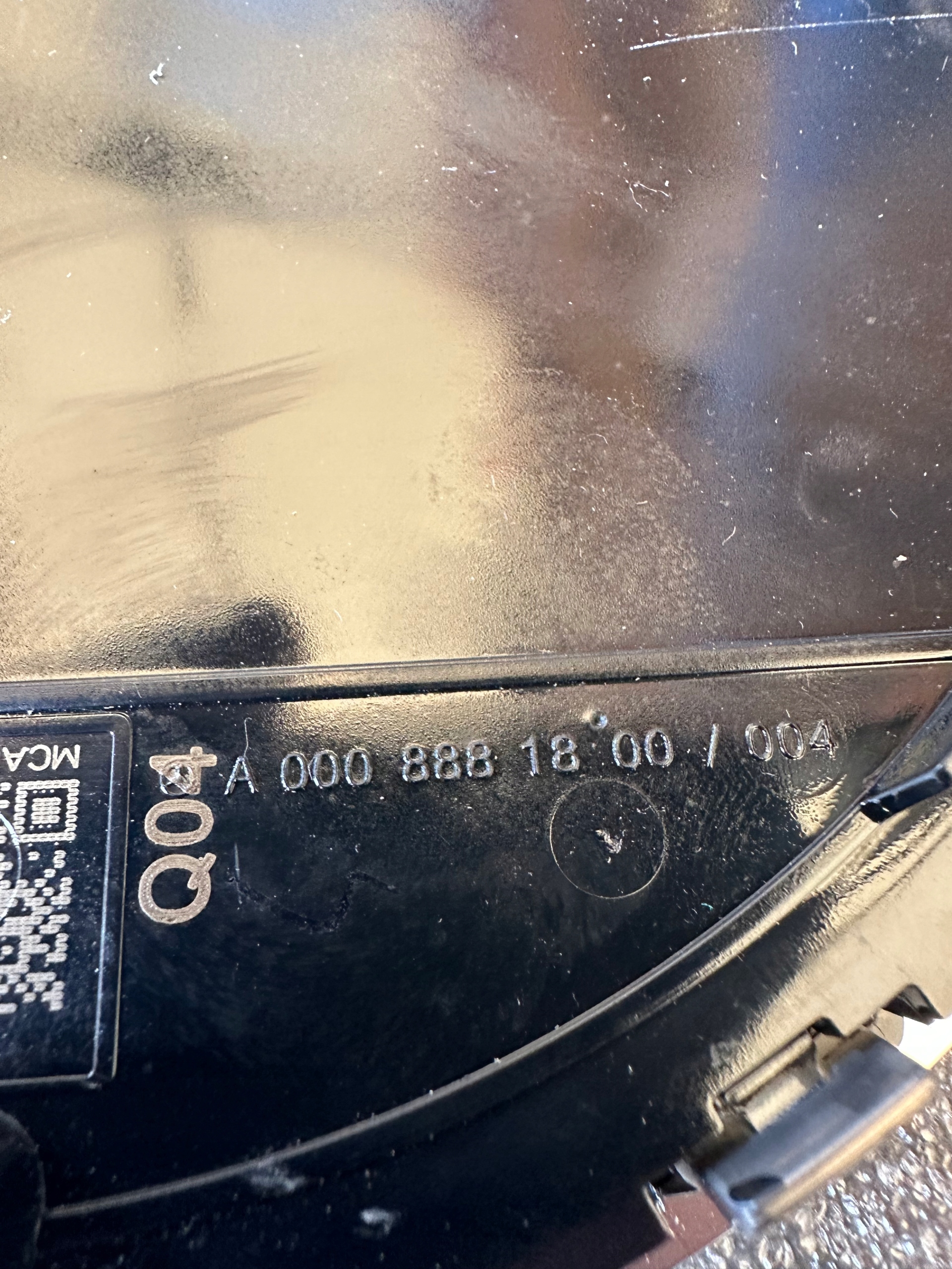 !Mercedes C Class C300 Emblemat OEM A0008881800! Marka Mercedes-Benz