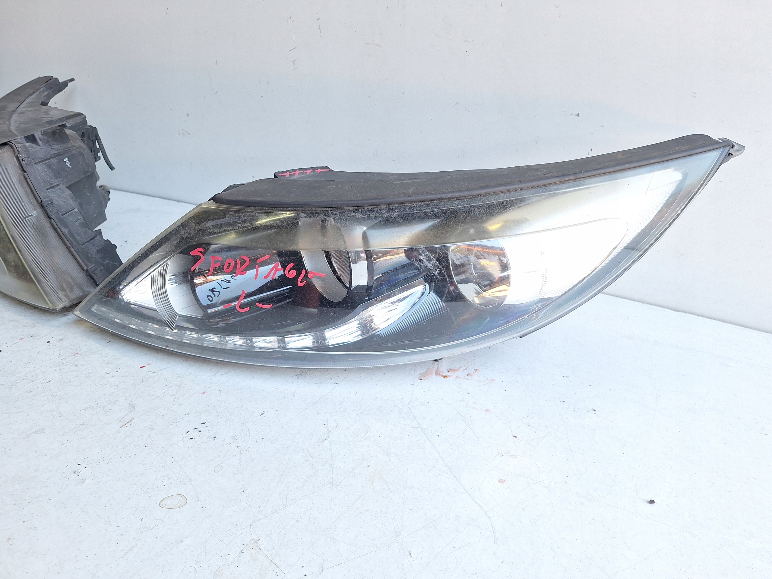 KIA SPORTAGE III 10-14 light left XENON UK
