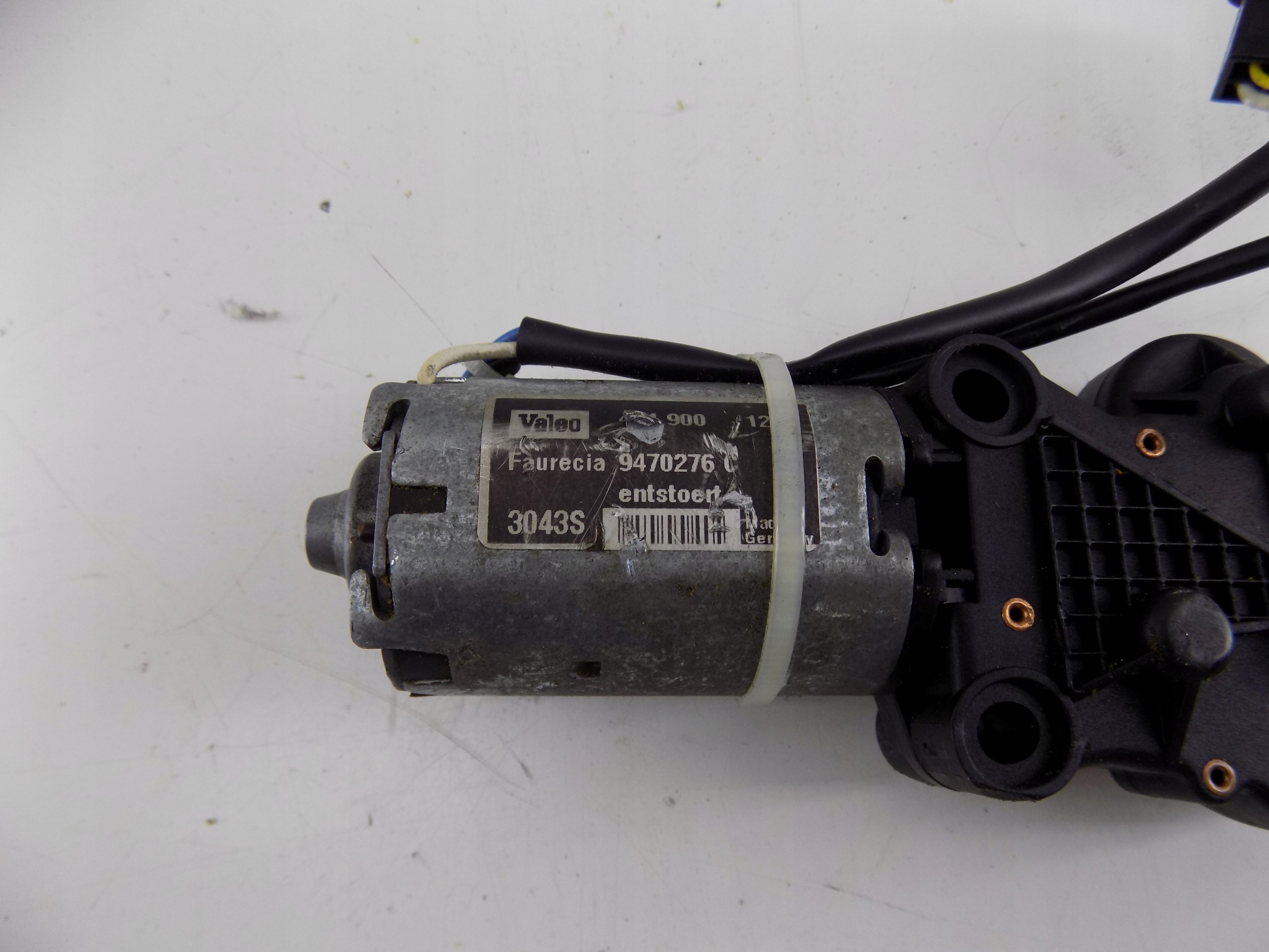 3 CABRIO ДВИГАТЕЛЬ РЕГУЛИРОВКИ СИДЕНЬЯ ПРАВЫЙ