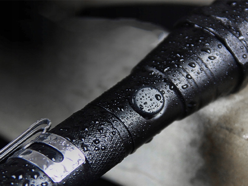 LATARKA TELESKOPOWA Z MAGNESEM I 3 DIODAMI IP 20 Marka Vorel