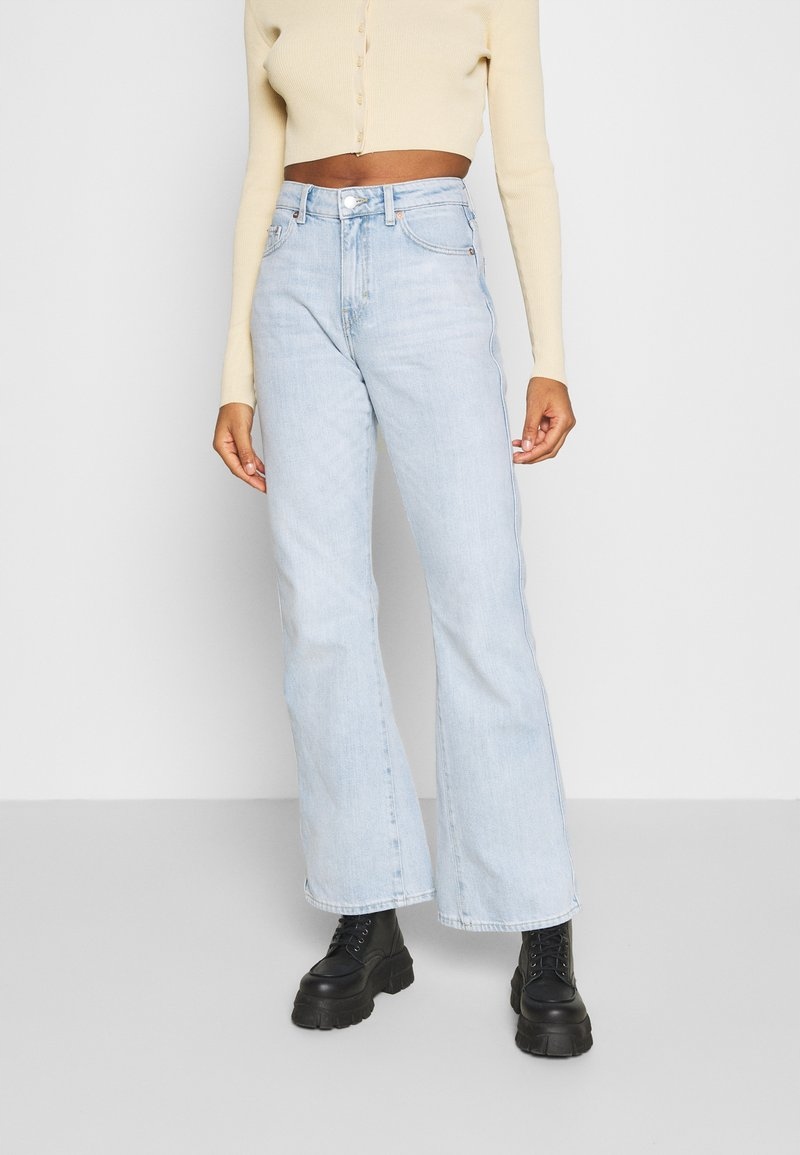 Jeansy dzwony Weekday 29