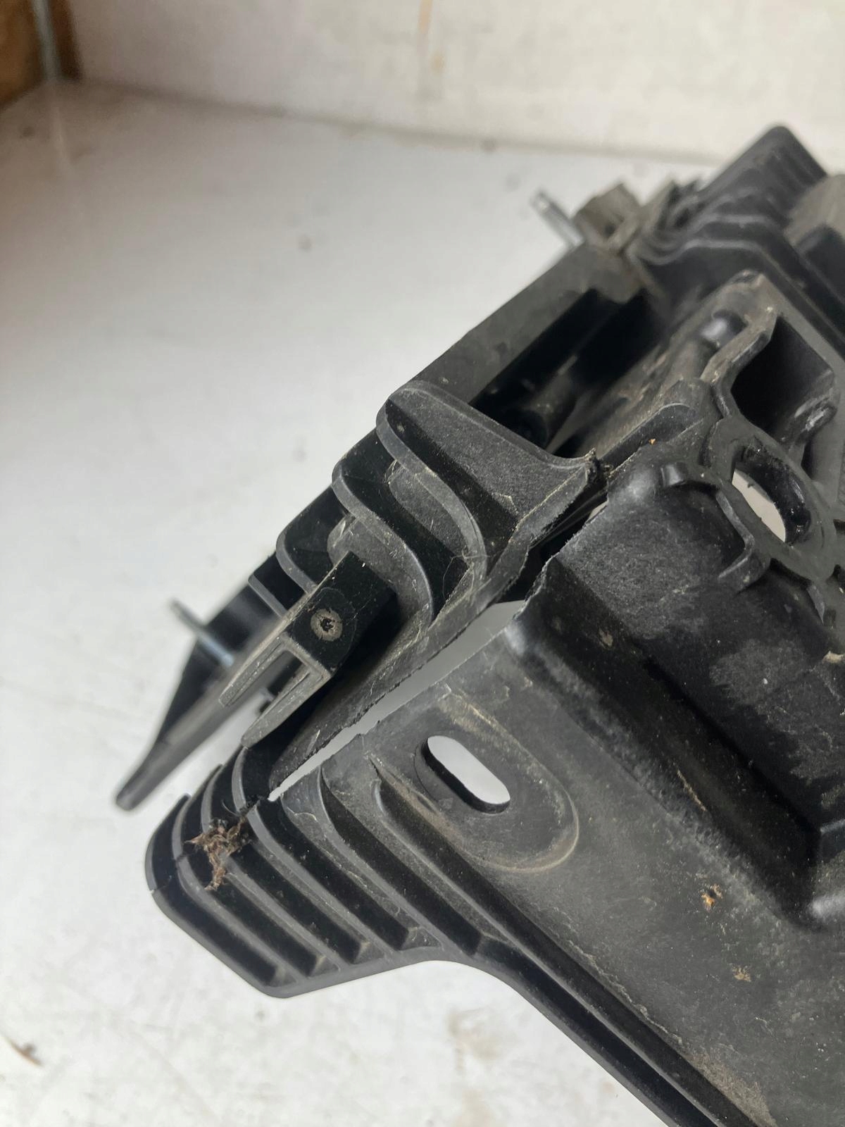 držač akumulatora CITROEN C4 CACTUS 9676054080