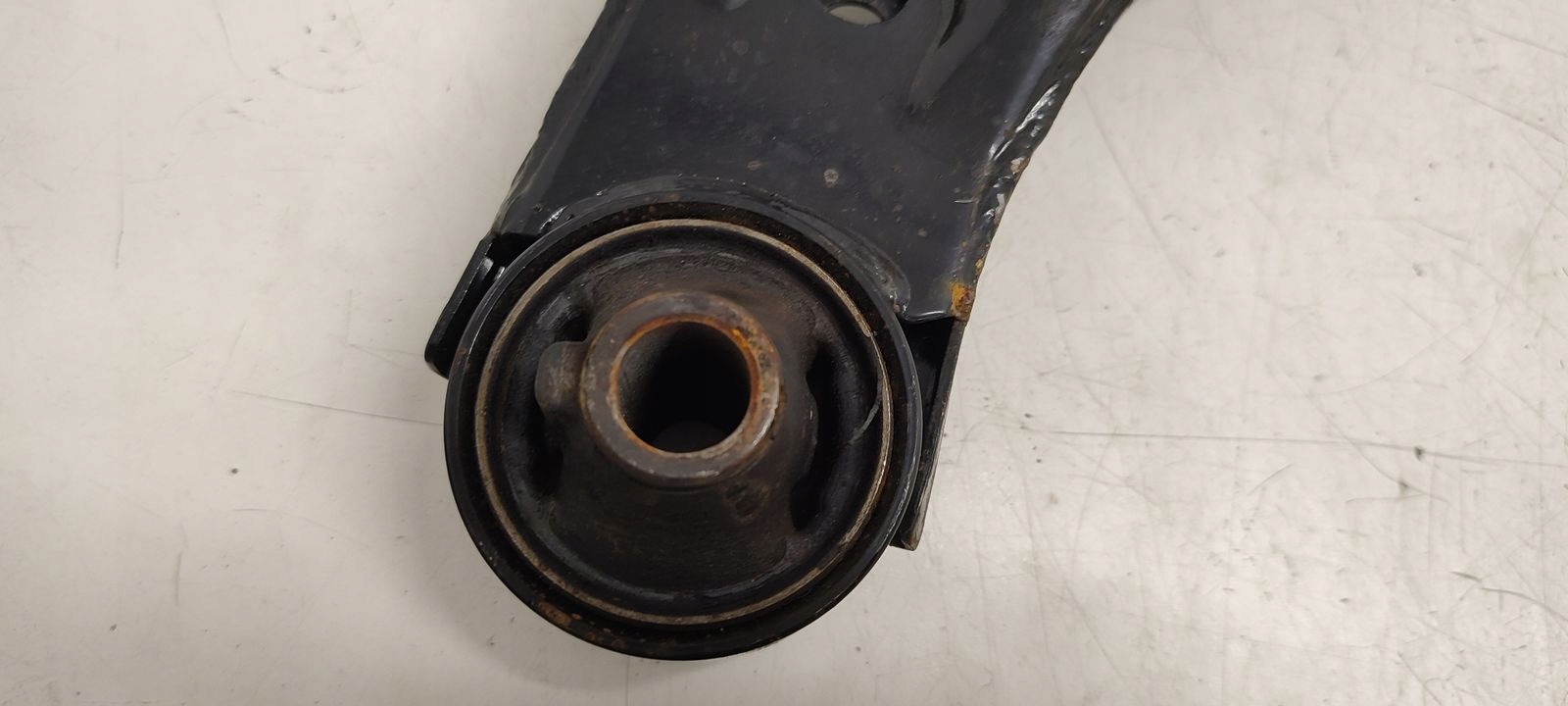 arm front front left Daihatsu Sirion II 1,0