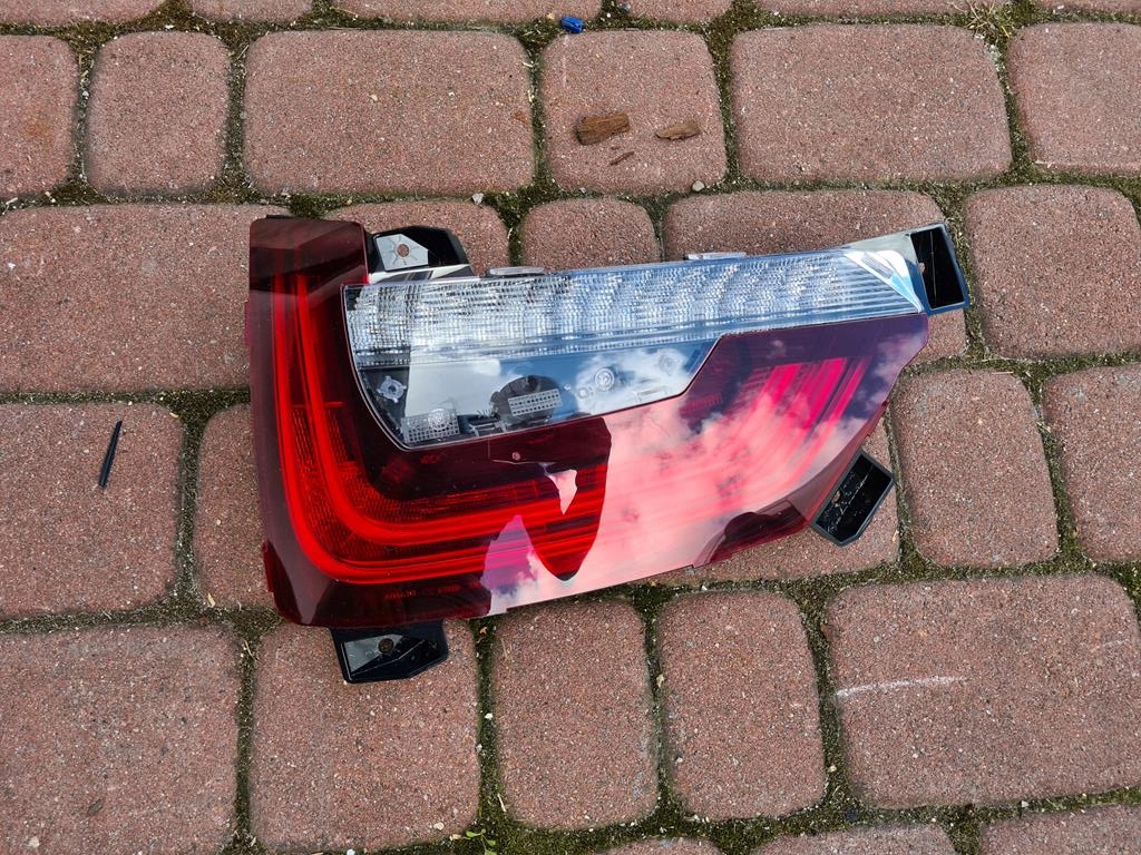 Фара зад. задняя лева BMW i3 7389605 7389605-04