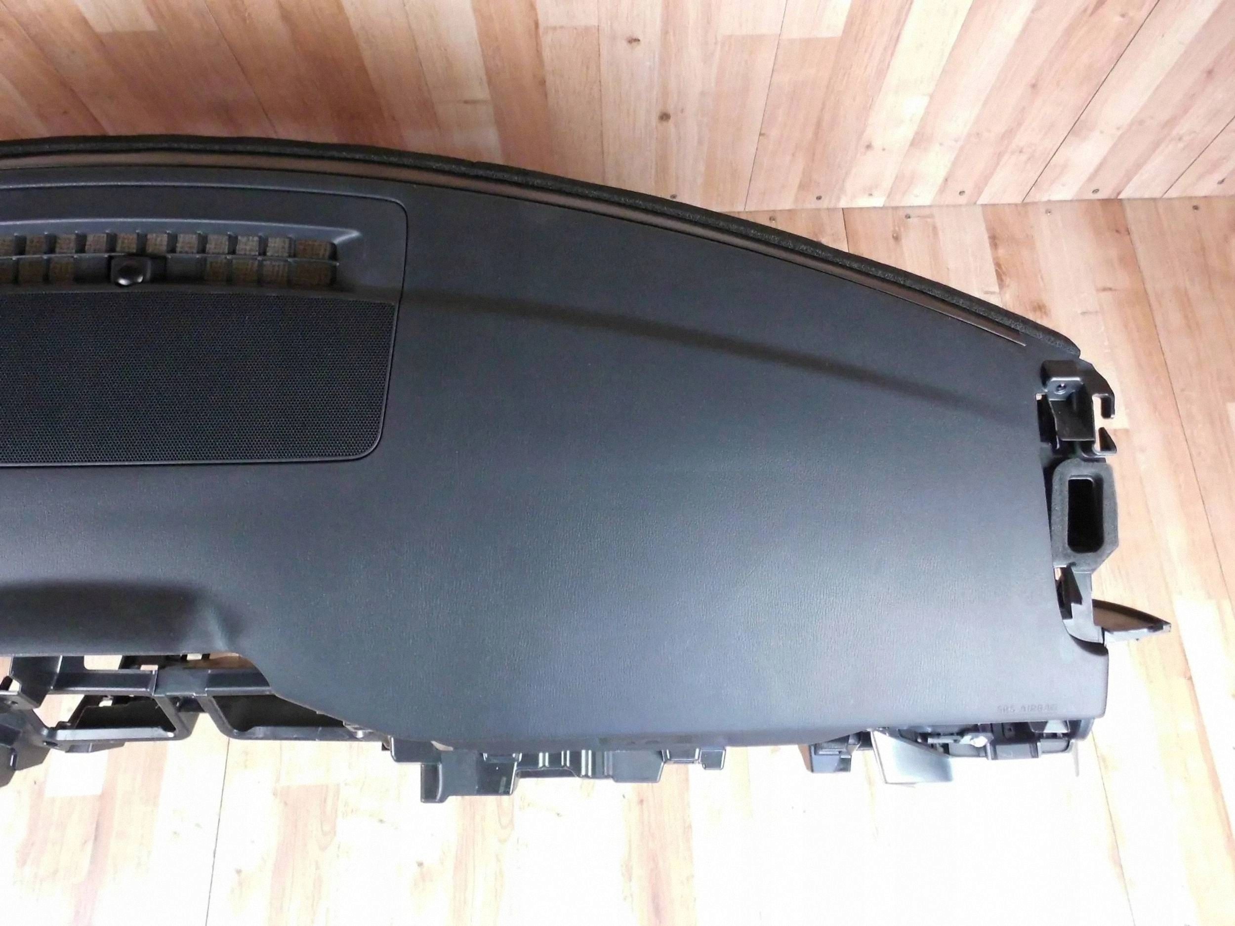 Mazda CX-5 II KF dashboard instrument panel cockpit below head up + passenger airbag
