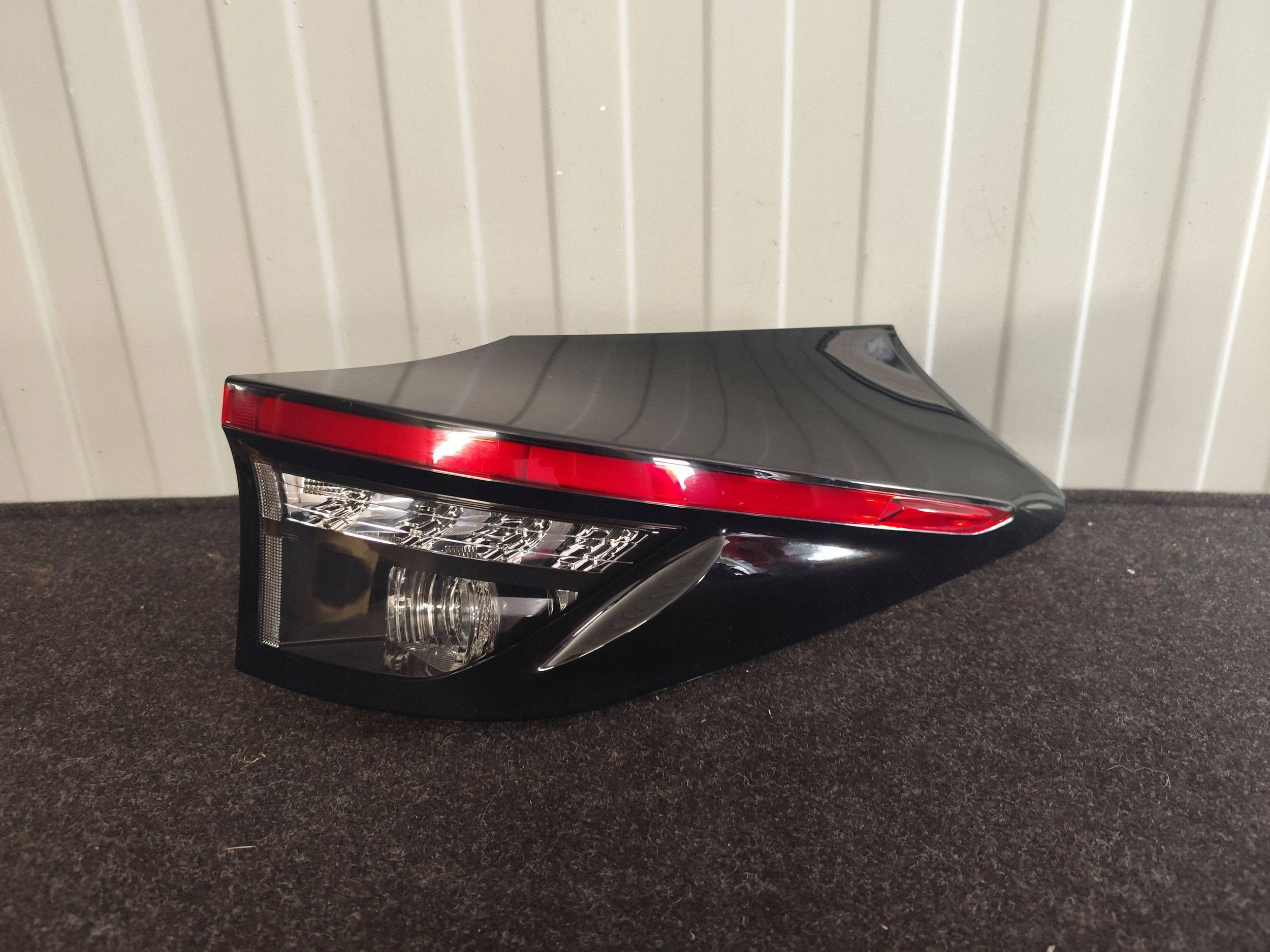 TOYOTA YARIS CROSS light rear right 815500DE20
