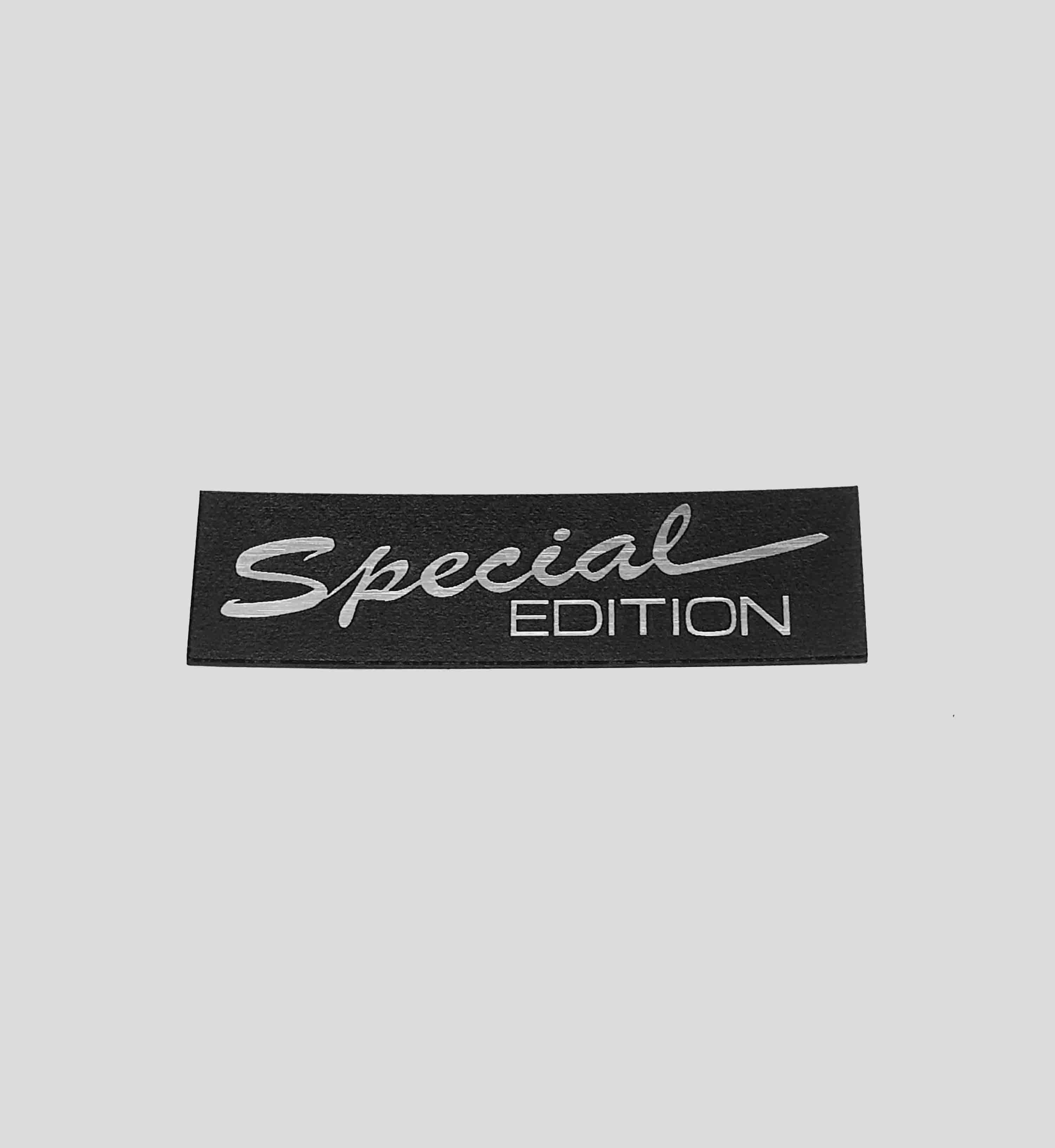 

Special Edition emblemat 70 x 20 mm *srebrna