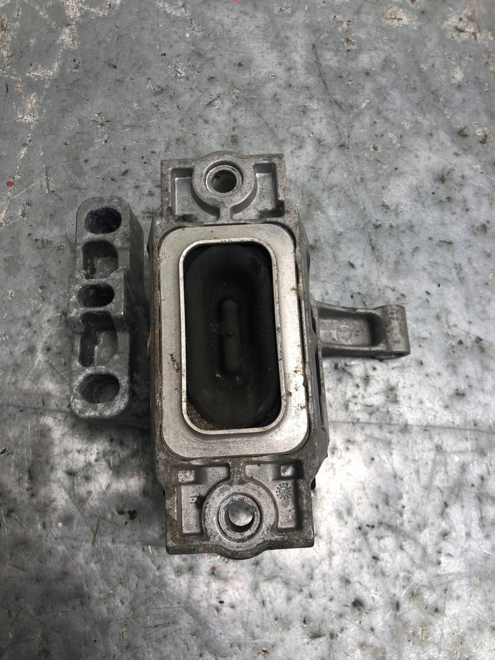 holder engine mount VW TIGUAN 5N0199262P