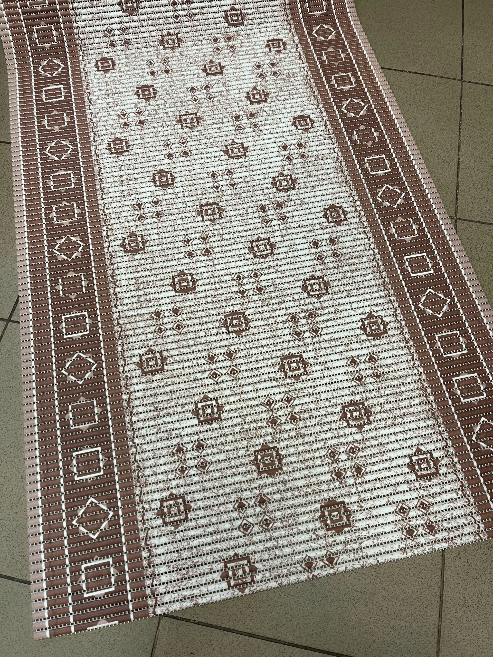 

Mata Piankowa Antypoślizgowa 65cm Różne