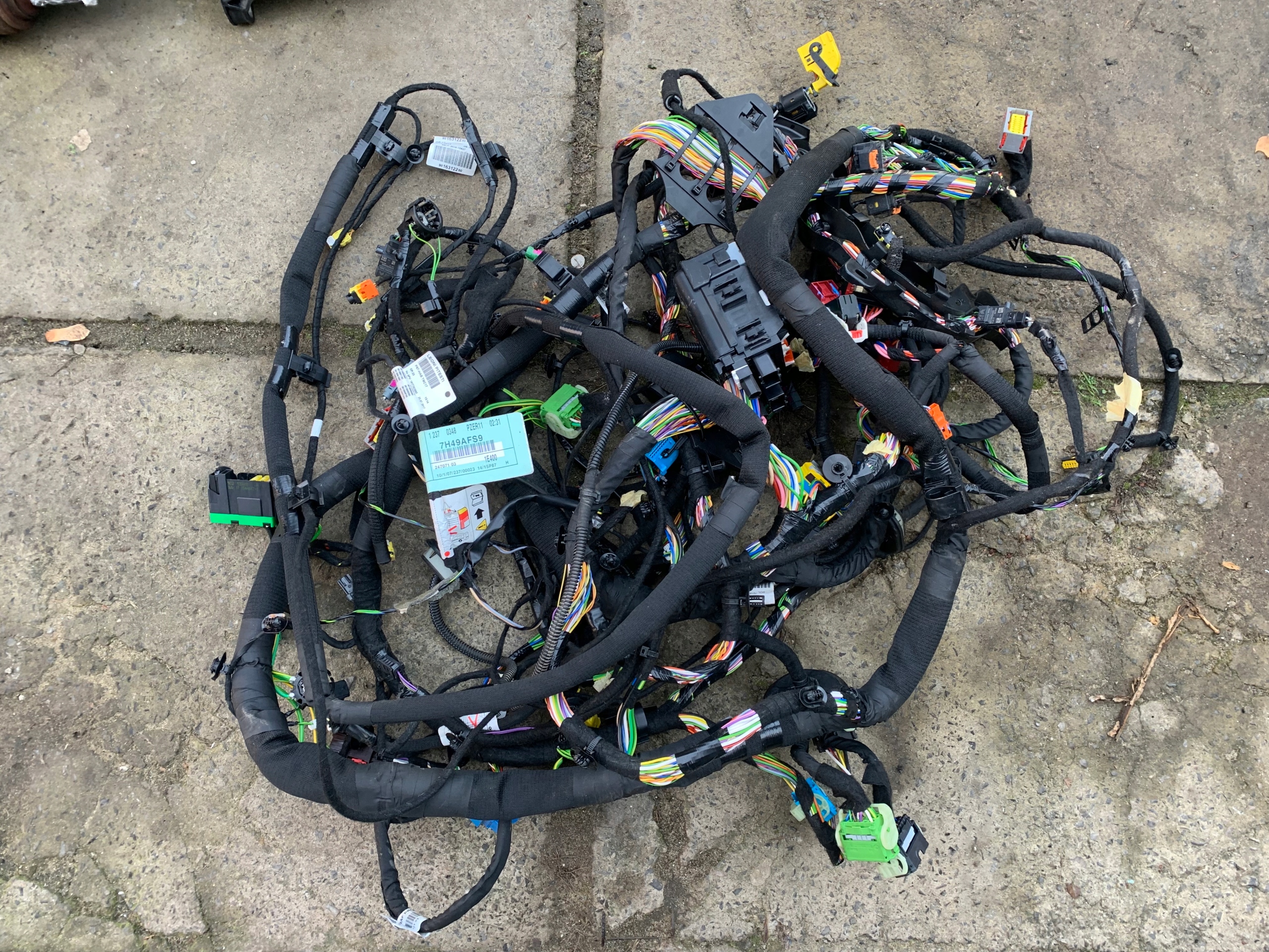 9818880080 - PEUGEOT 5008 II УСТАНОВКА ДЖГУТА ПРОВОДІВ САЛОНУ 7 ОСІБ