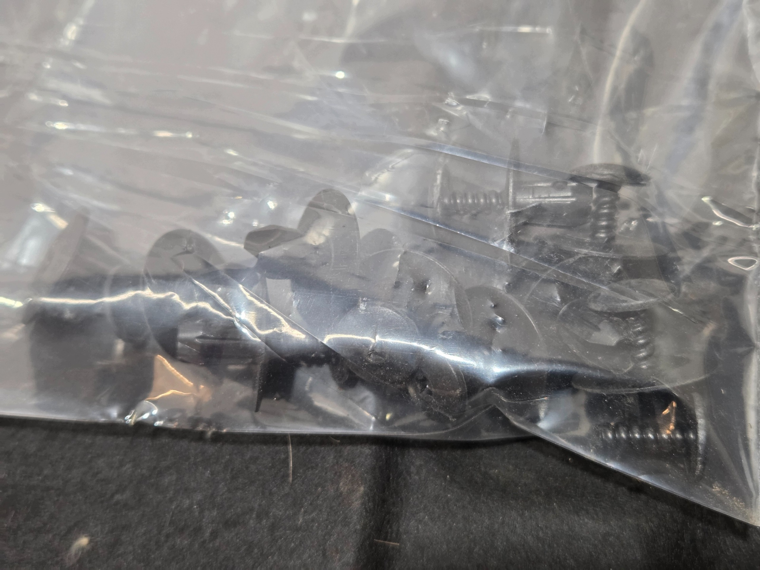 hangszigetelő PODBITKA SPINKI motorháztető BMW E60 E61 OE 7148208 (0001294)