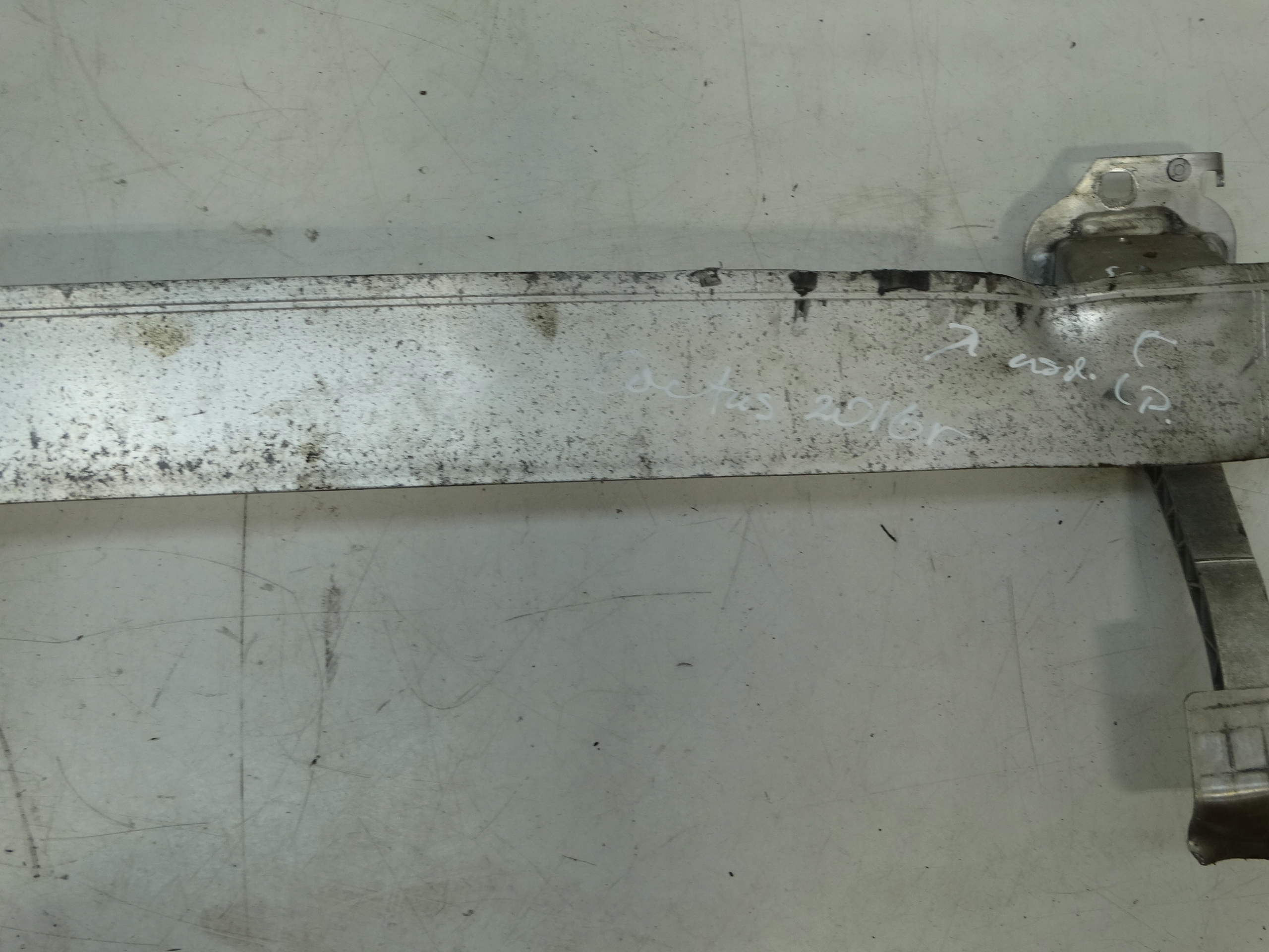 sider pillar below bumper front CITROEN C4 CACTUS 2016R. 9804370880