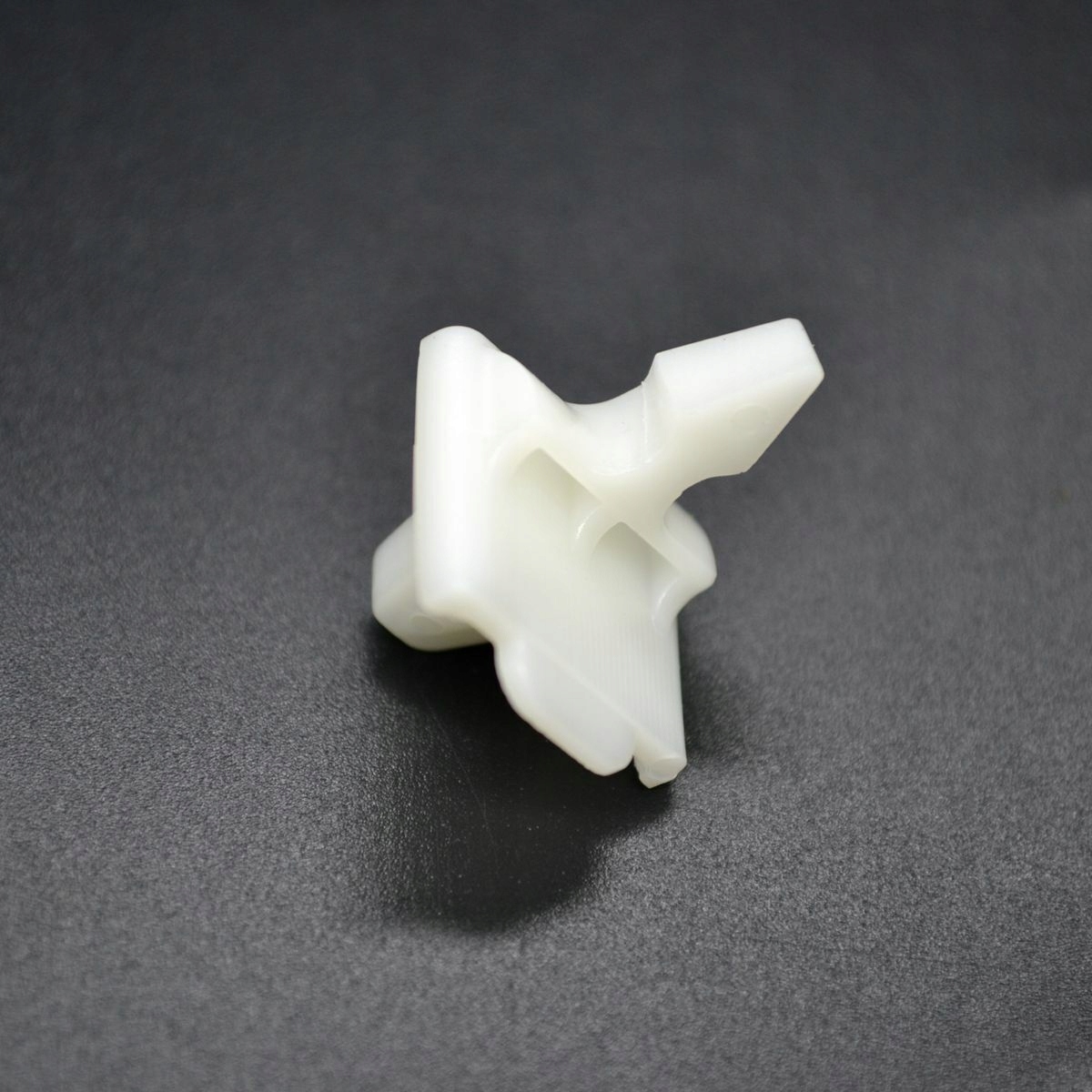 SPINKA LISTWY SZEROKIEJ BOCZNEJ MERCEDES W124 W201 Producent części Inny