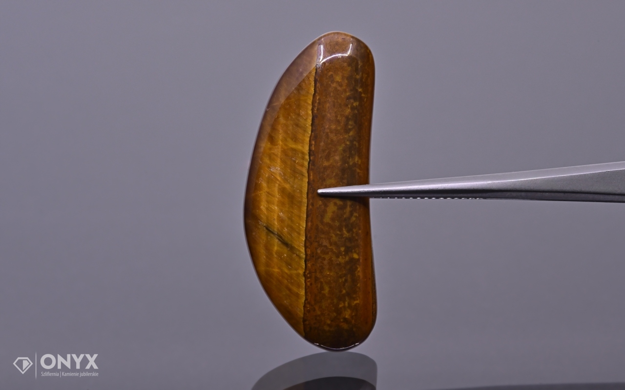 Tygří oko nízký kabošon nepravidelný 36x15 mm