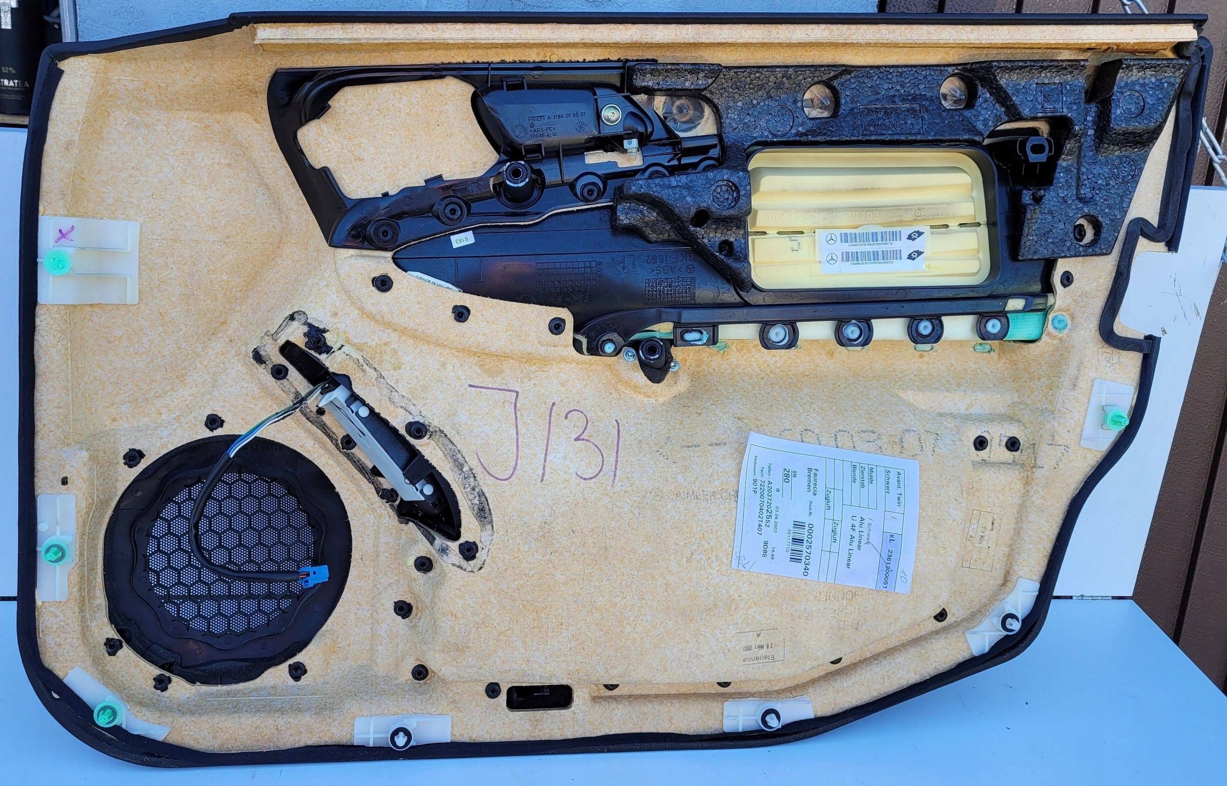 Mercedes C Klasa 203 upholstery side front front left 2037202552