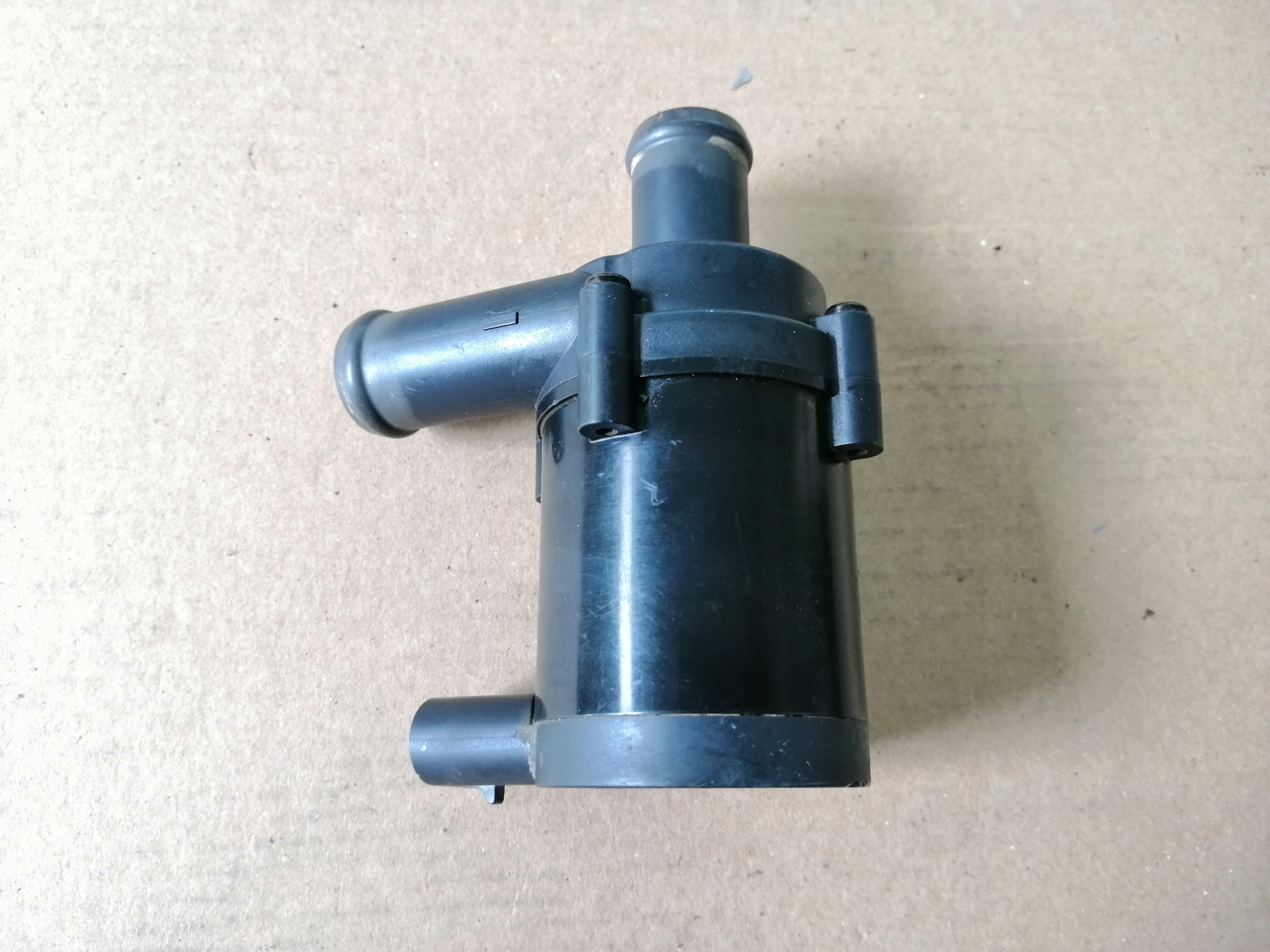 dodatna pumpa cirkulacije vode 31320347 VOLVO V40 II