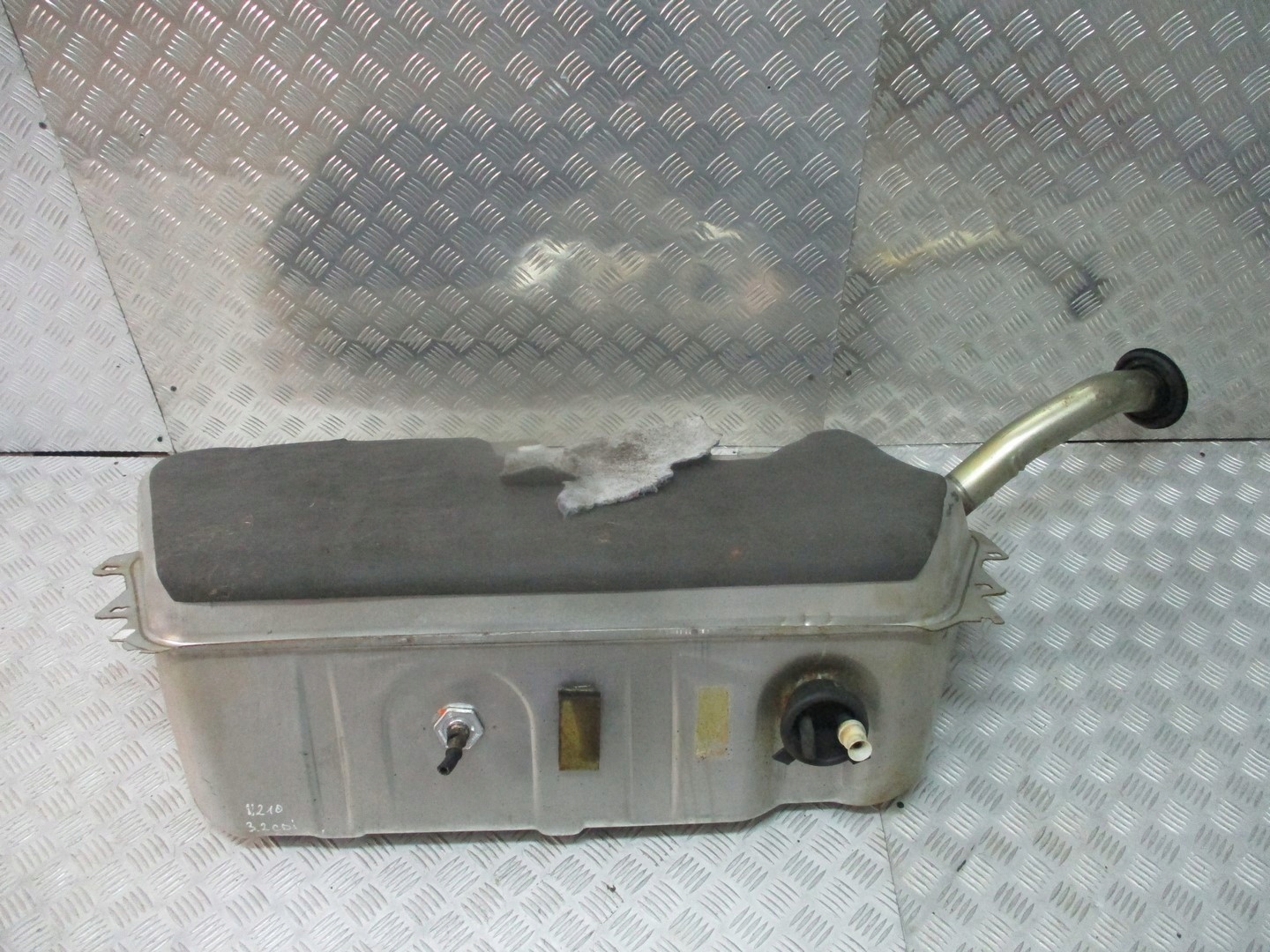 Паливний бак MERCEDES E Class W210 3.2 CDI