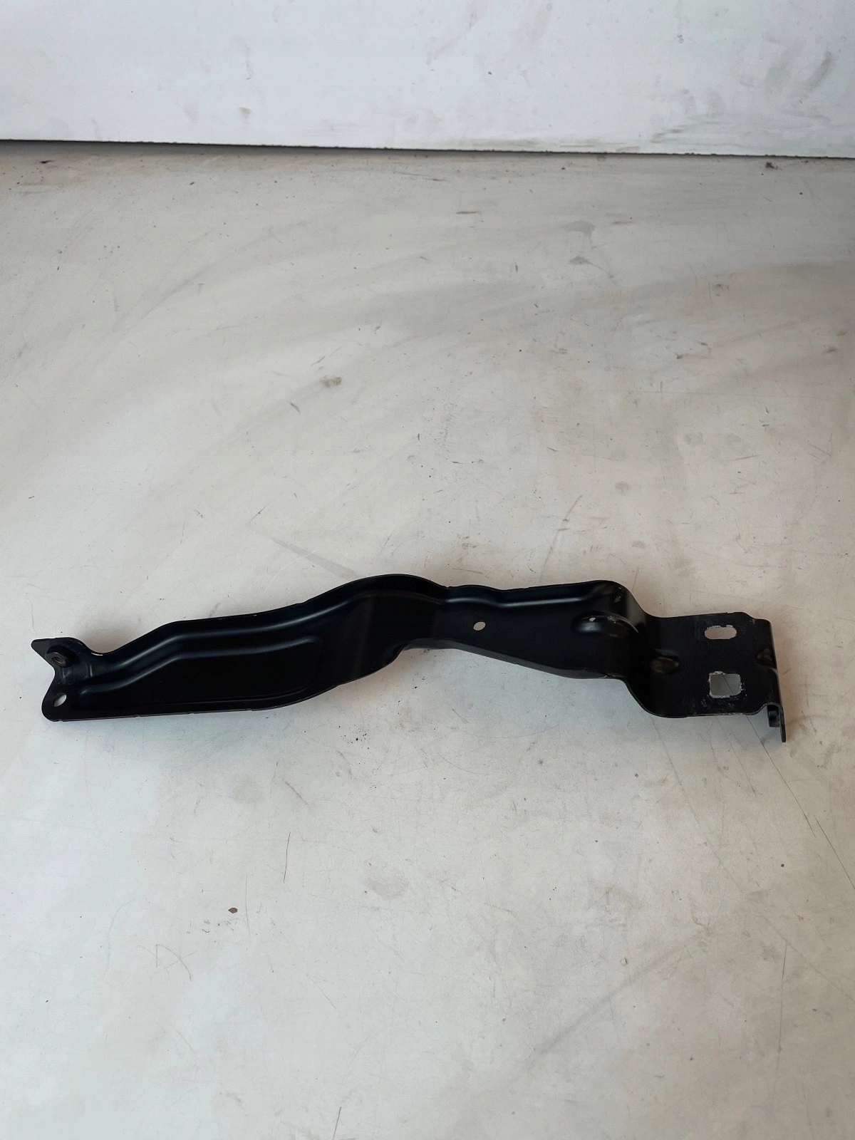 wall support Okular lights front front left Mercedes C klasa W204