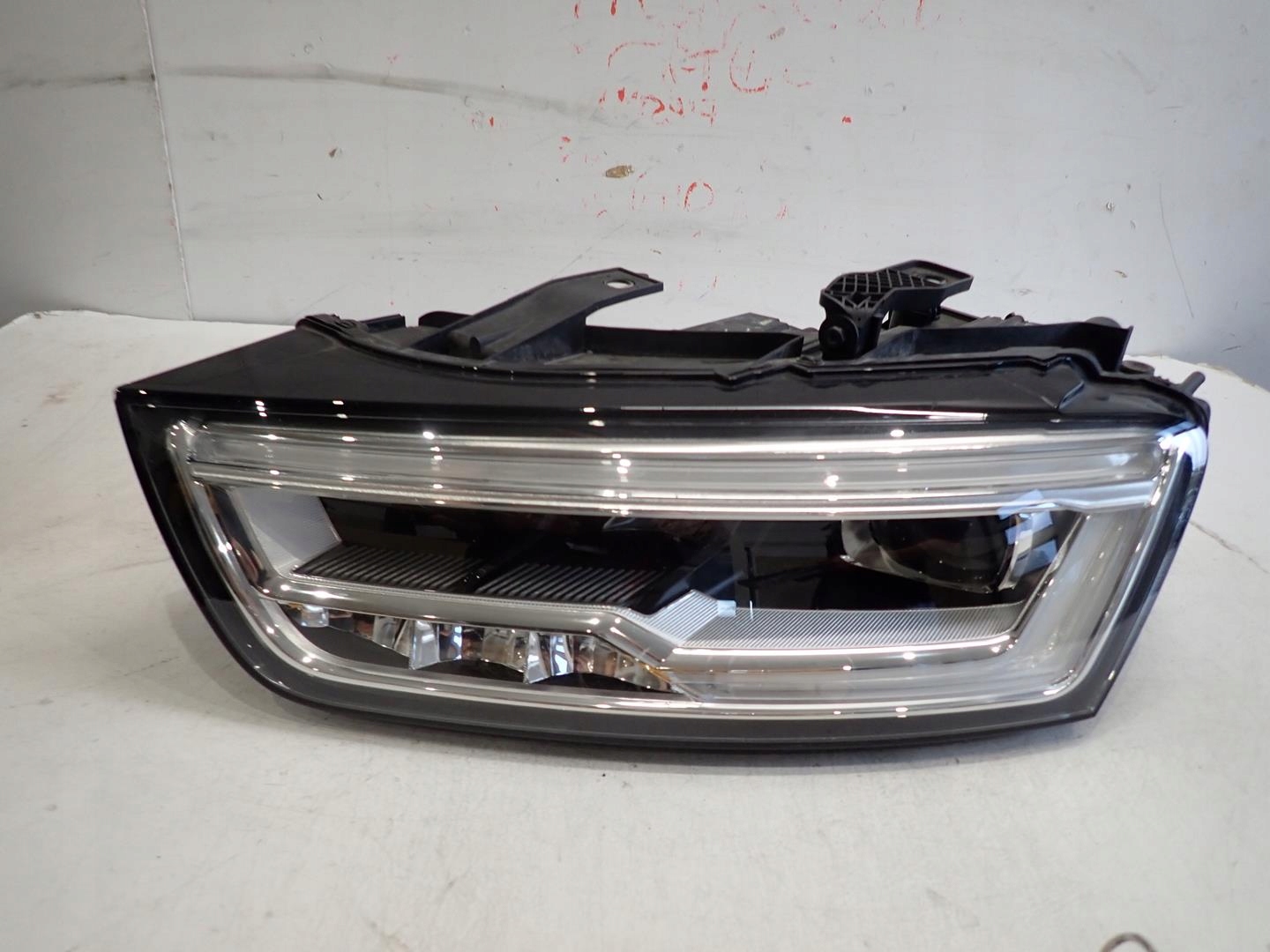 light front front left AUDI Q3 LIFT 2016- FULL LED 8U0941033
