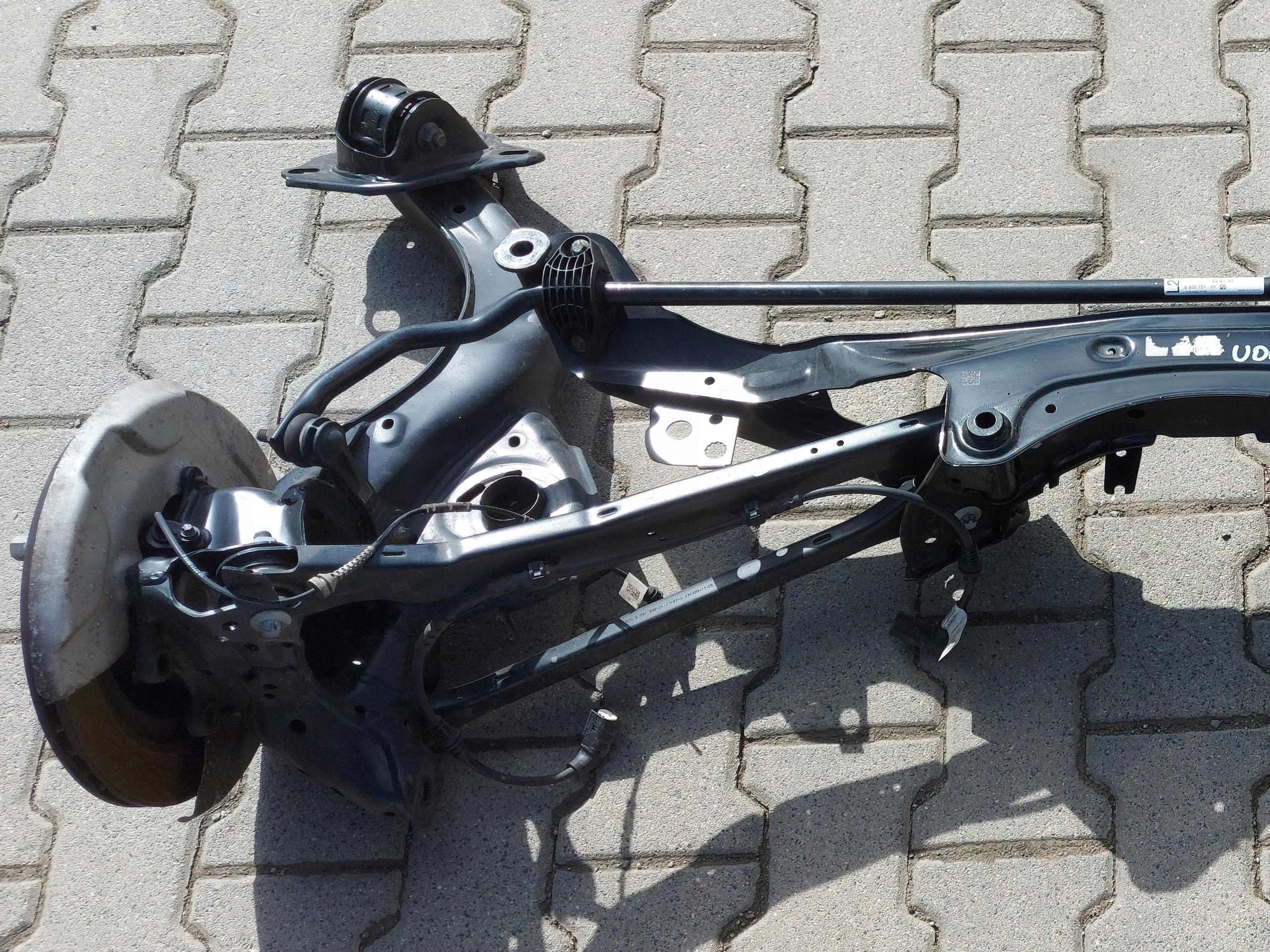 BMW U06 220d Achsträger links heck Querlenker schenkel