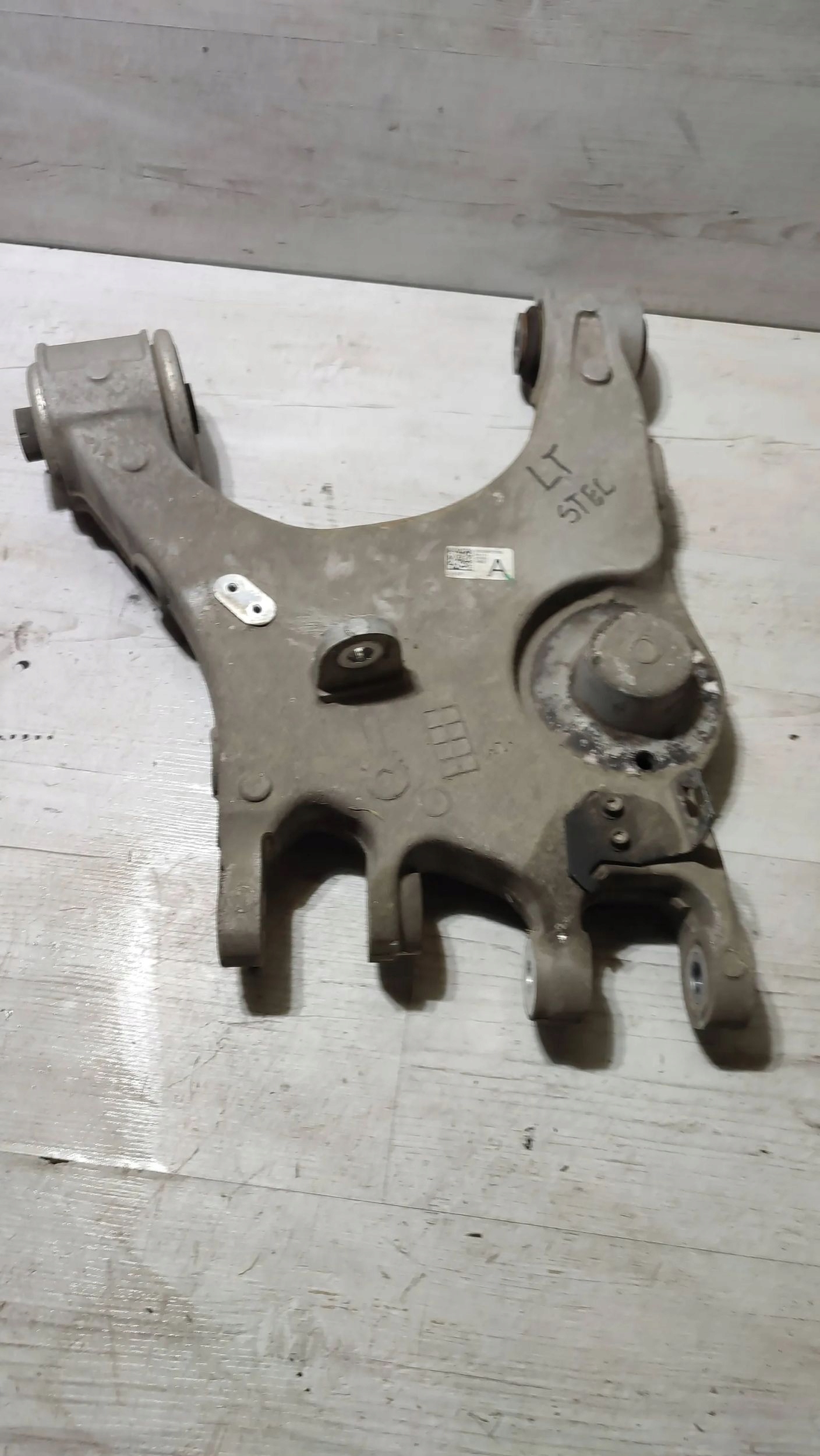 Alfa Romeo Stelvio 2021 rear part side left arm rear
