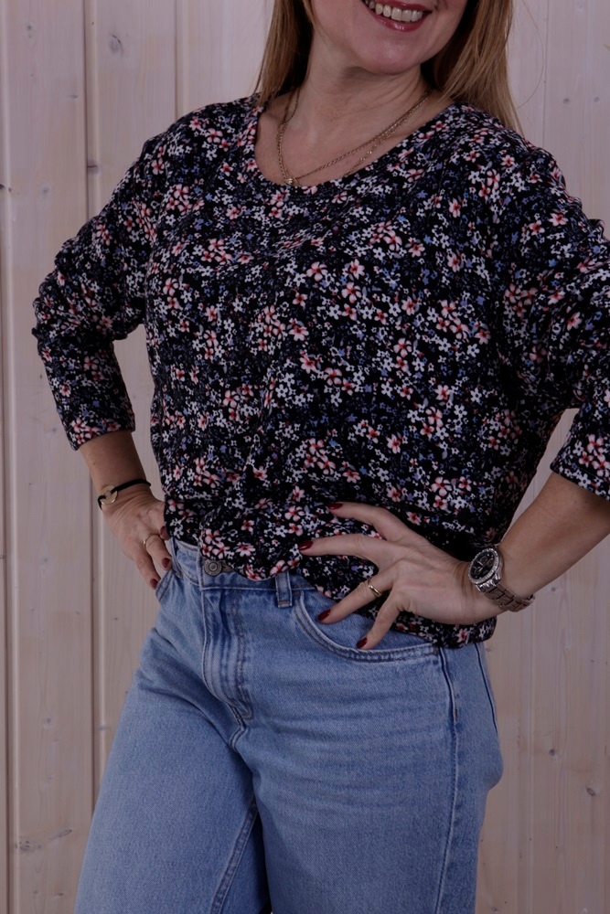 LEKKI SWETEREK BLUZKA DROBNE KWIATKI KWIATUSZKI KOLORY*8XL Rozmiar 8XL